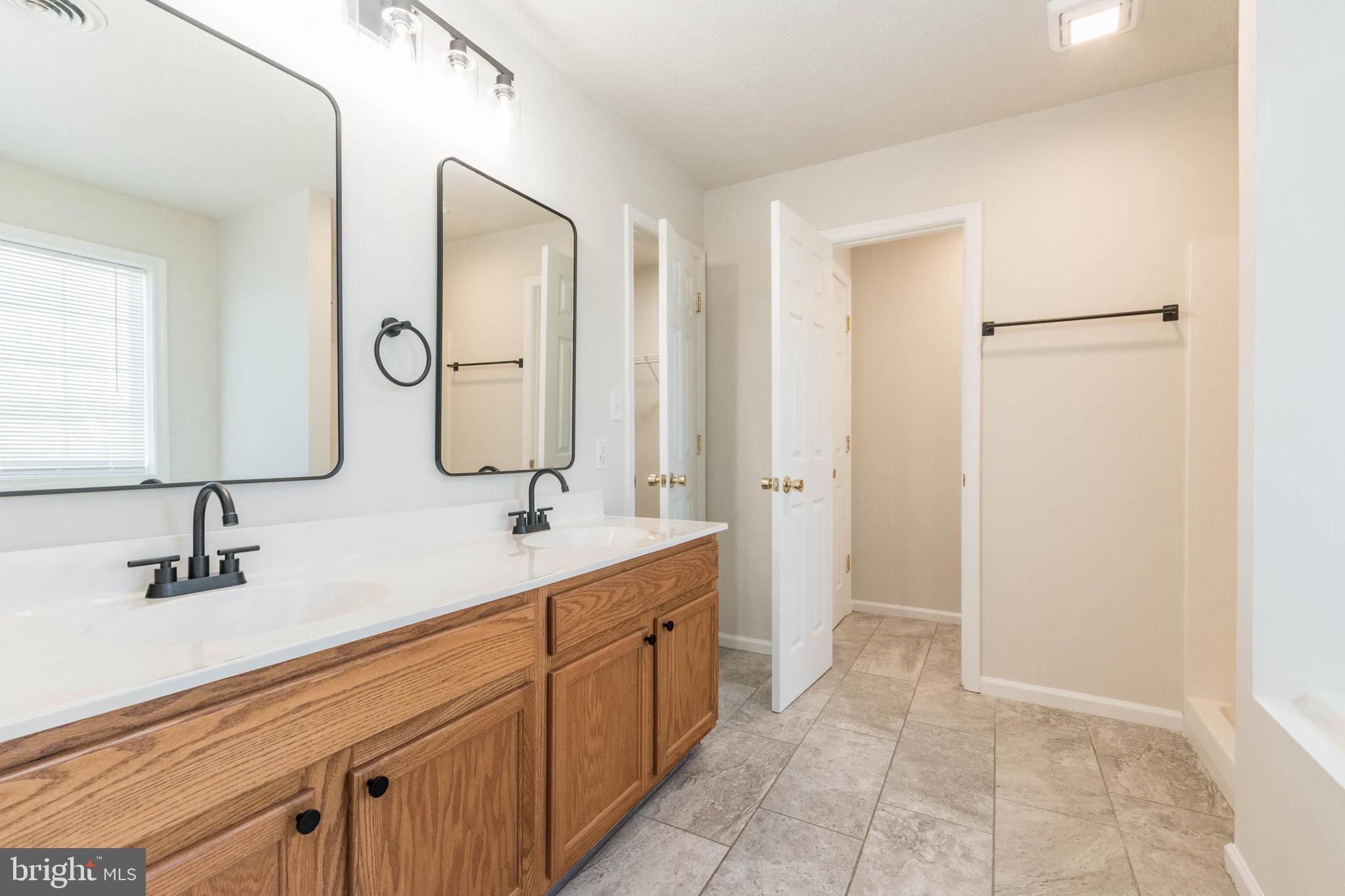 RIDGEFIELD - Residential