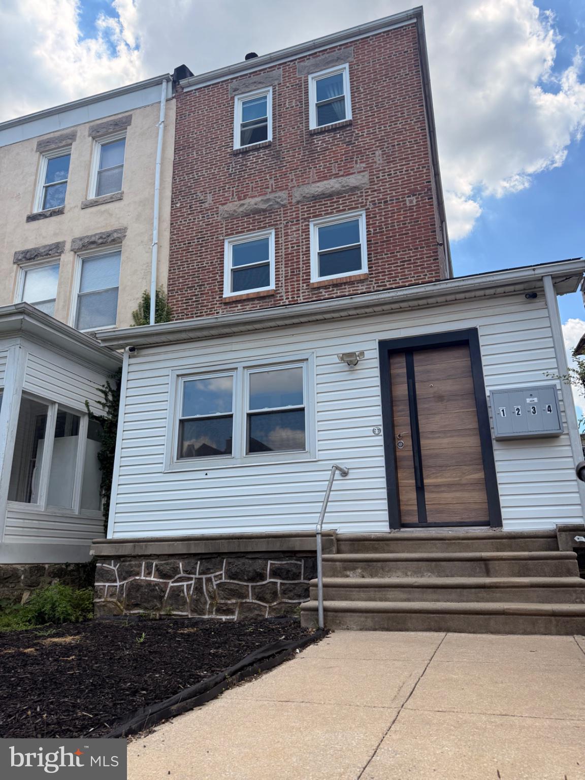 822 WYNNEWOOD ROAD 2