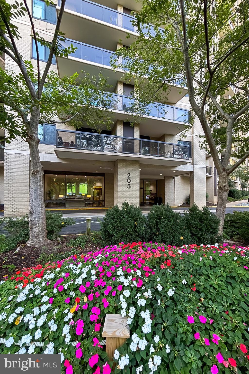 WATERGATE AT LANDMARK - Residential