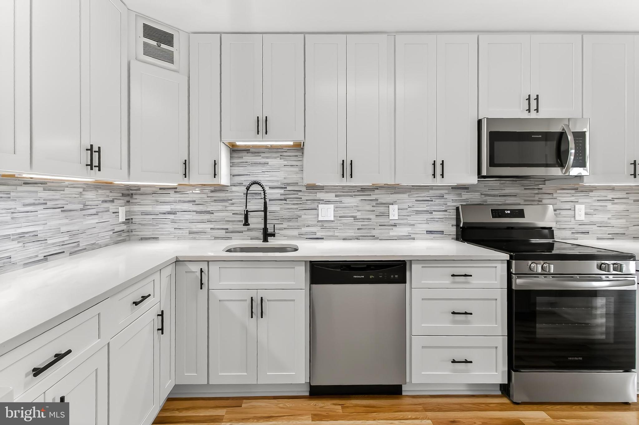 205 YOAKUM PARKWAY 1511