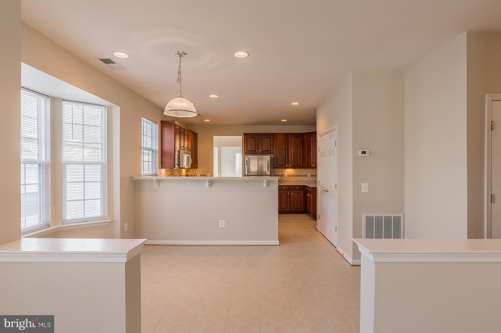 FOUR SEASONS - Residential