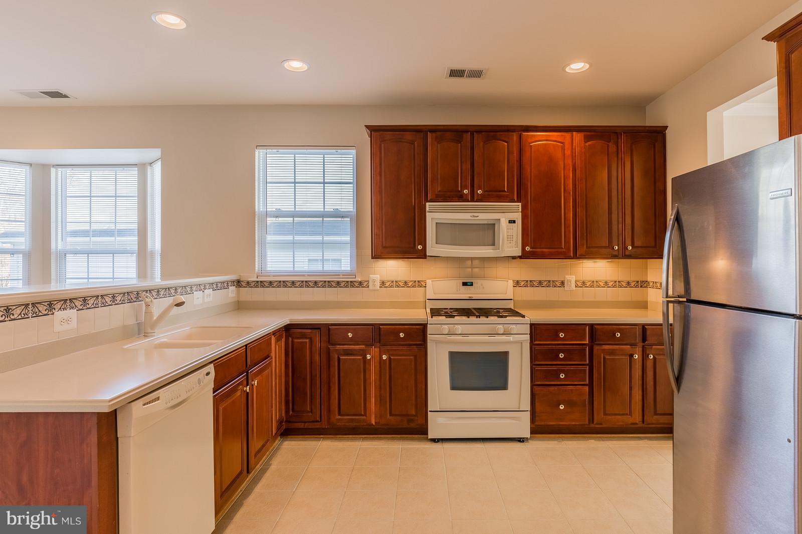 FOUR SEASONS - Residential