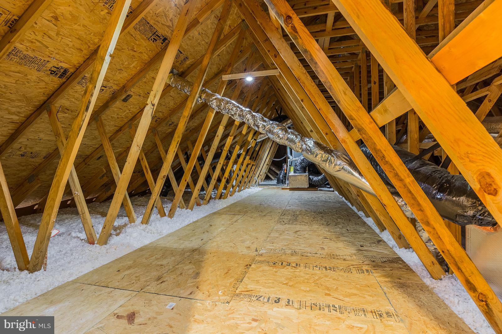 FOUR SEASONS - Residential