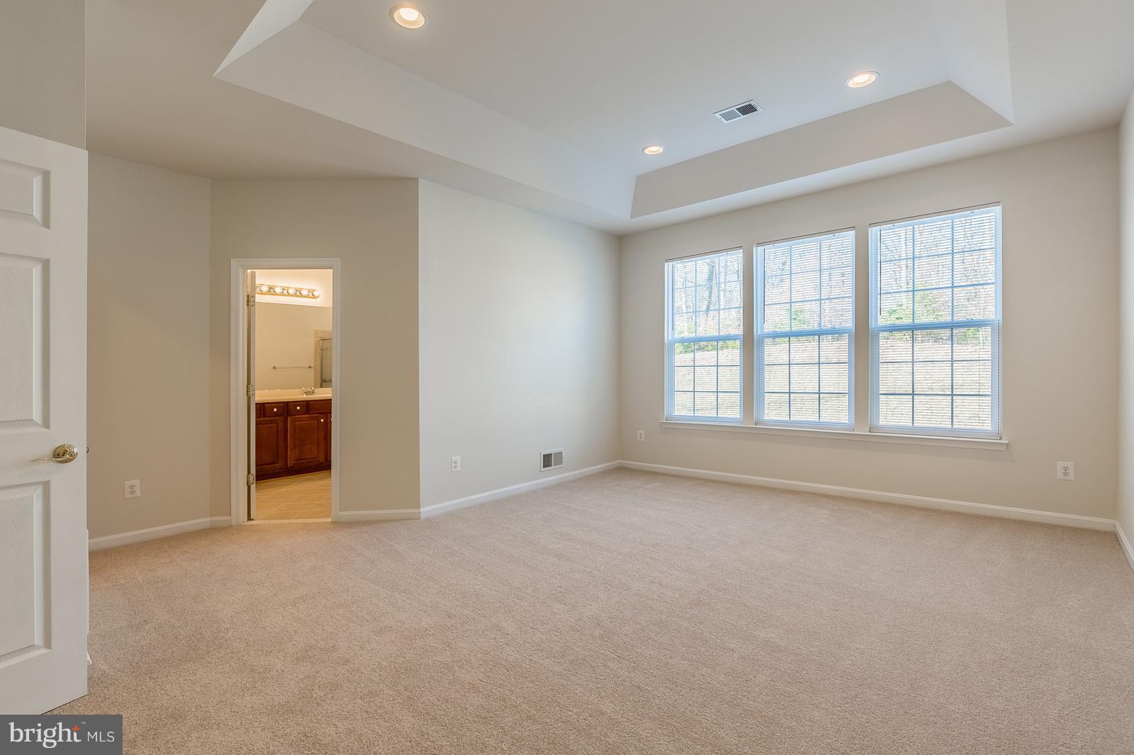 FOUR SEASONS - Residential