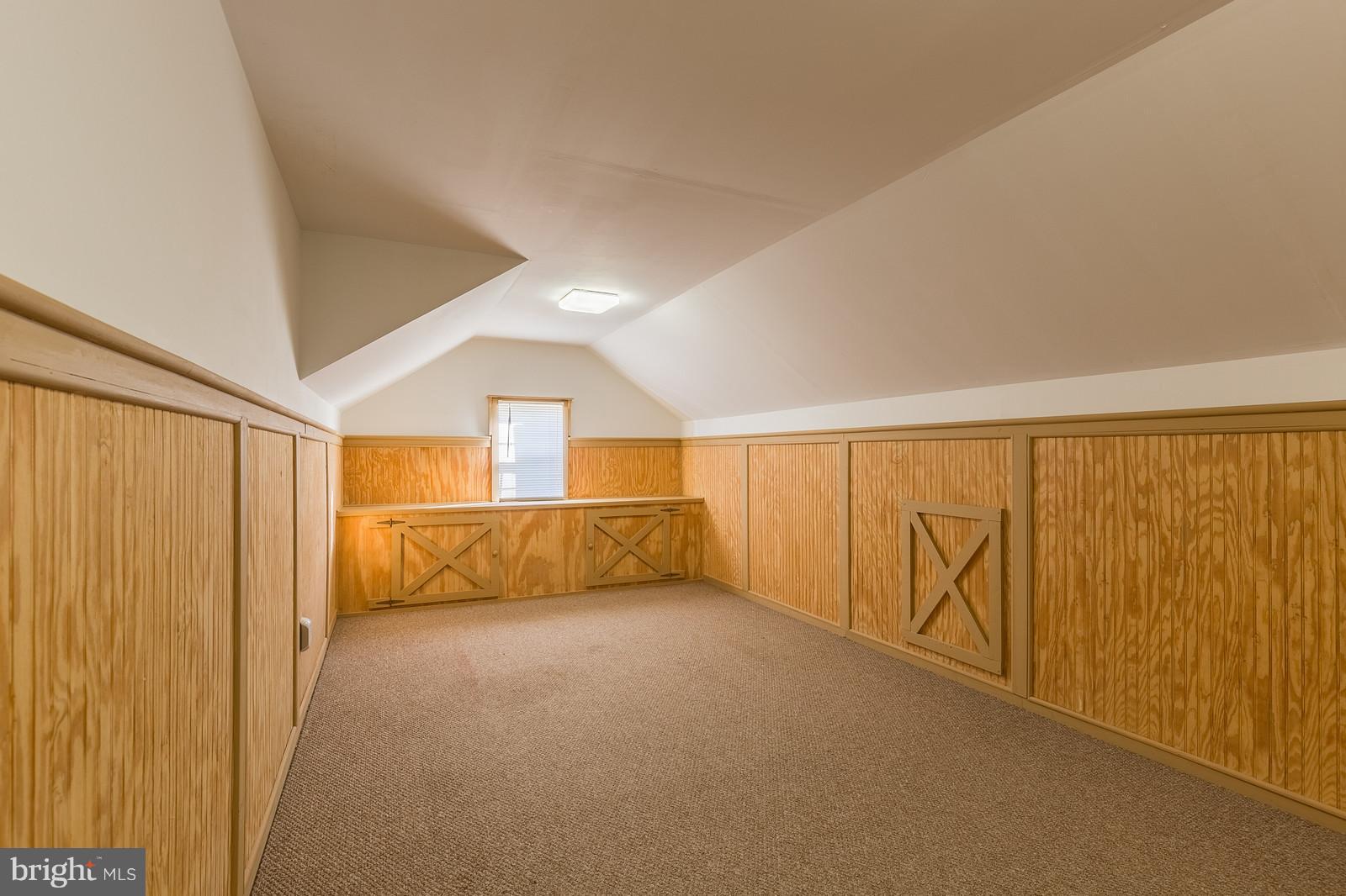 FOUR SEASONS - Residential