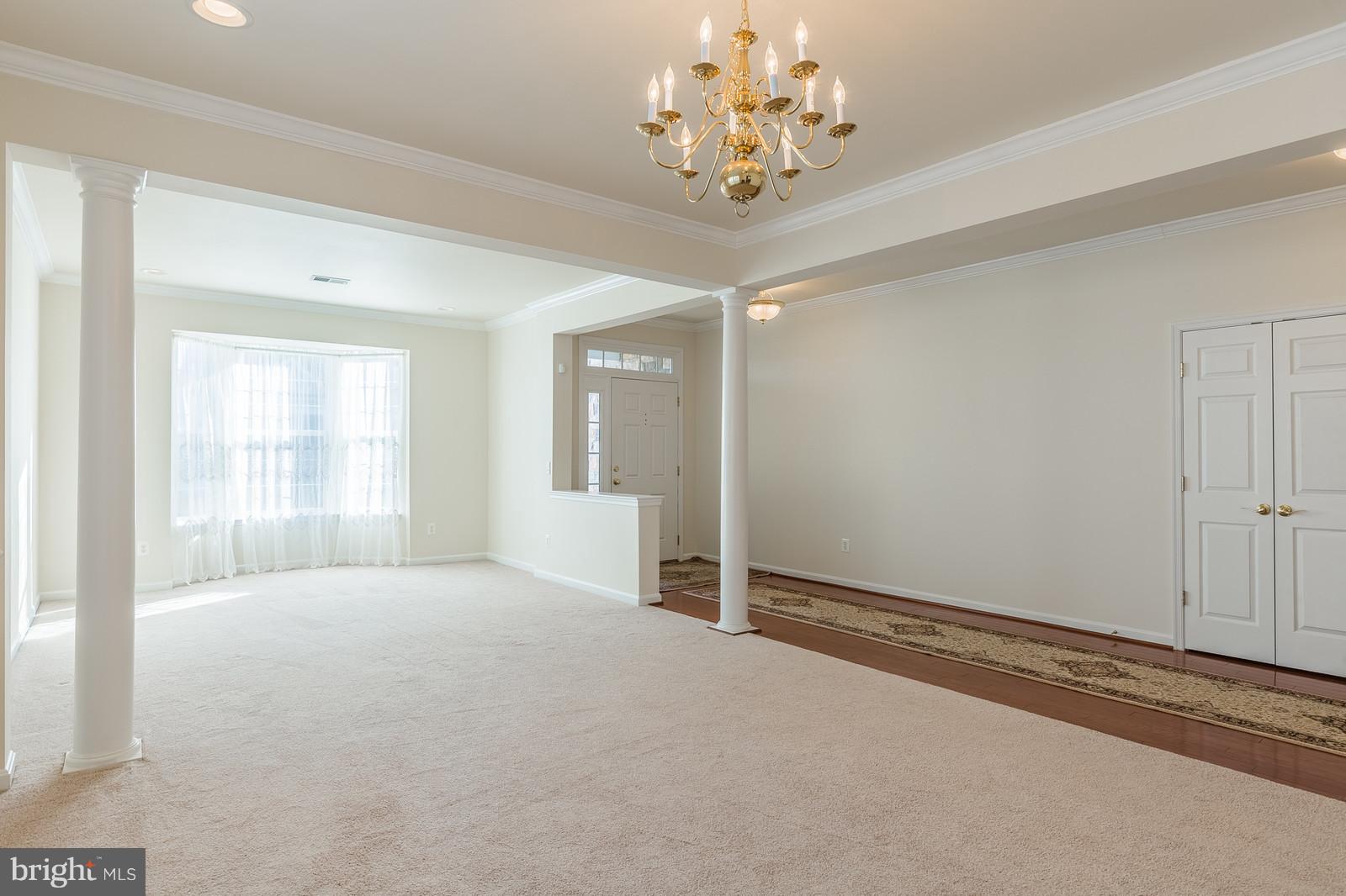 FOUR SEASONS - Residential