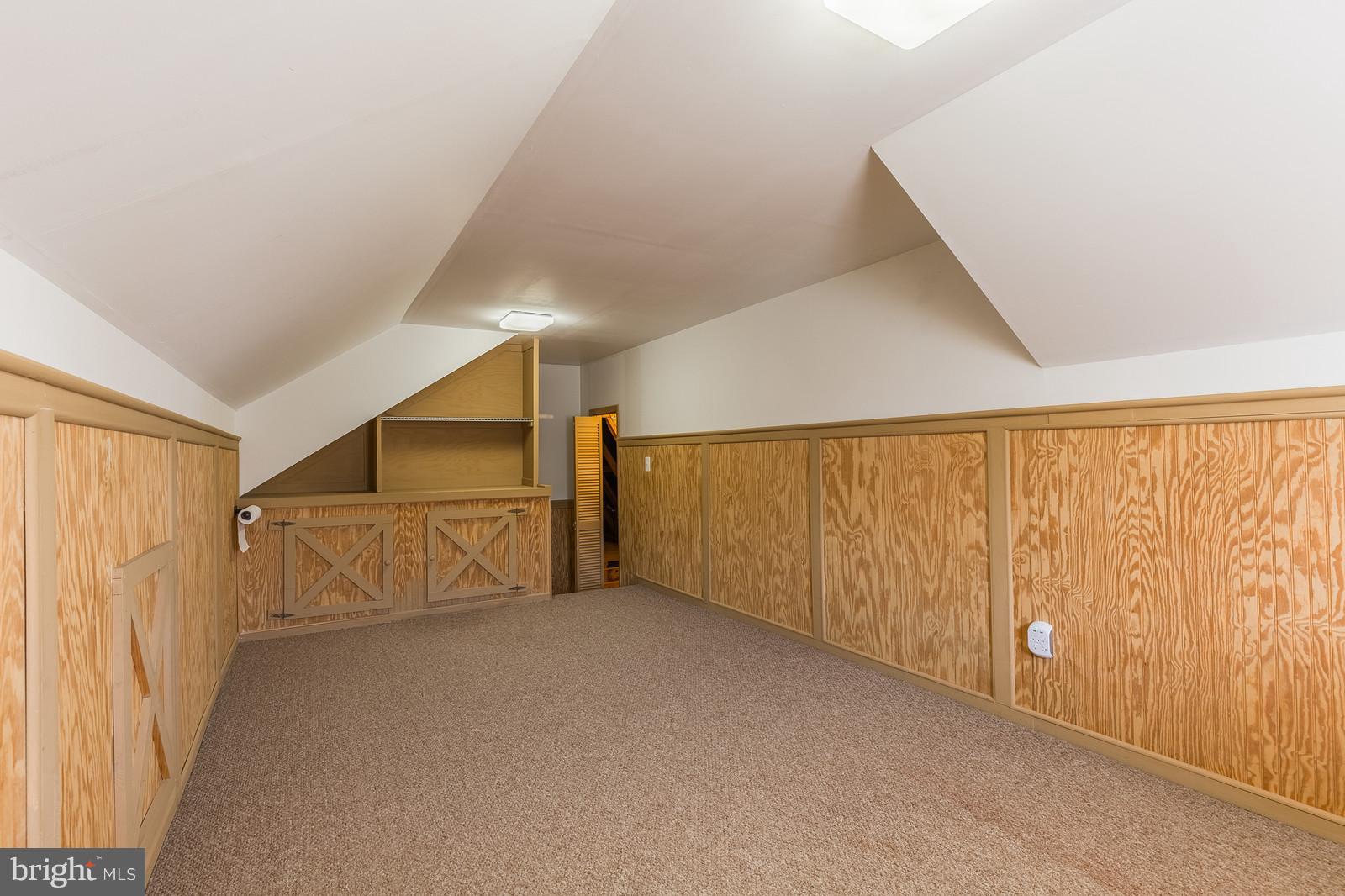 FOUR SEASONS - Residential