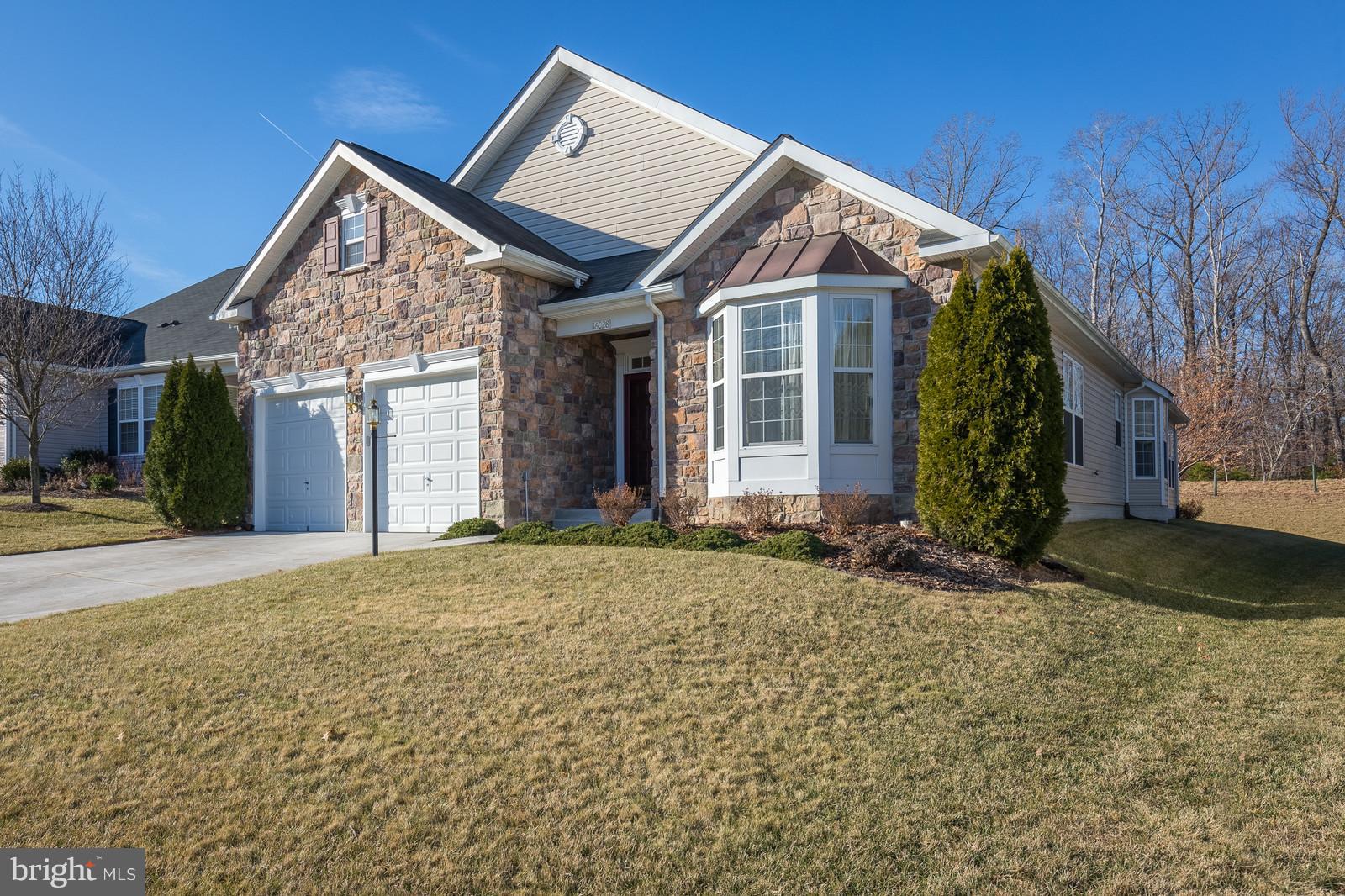 FOUR SEASONS - Residential