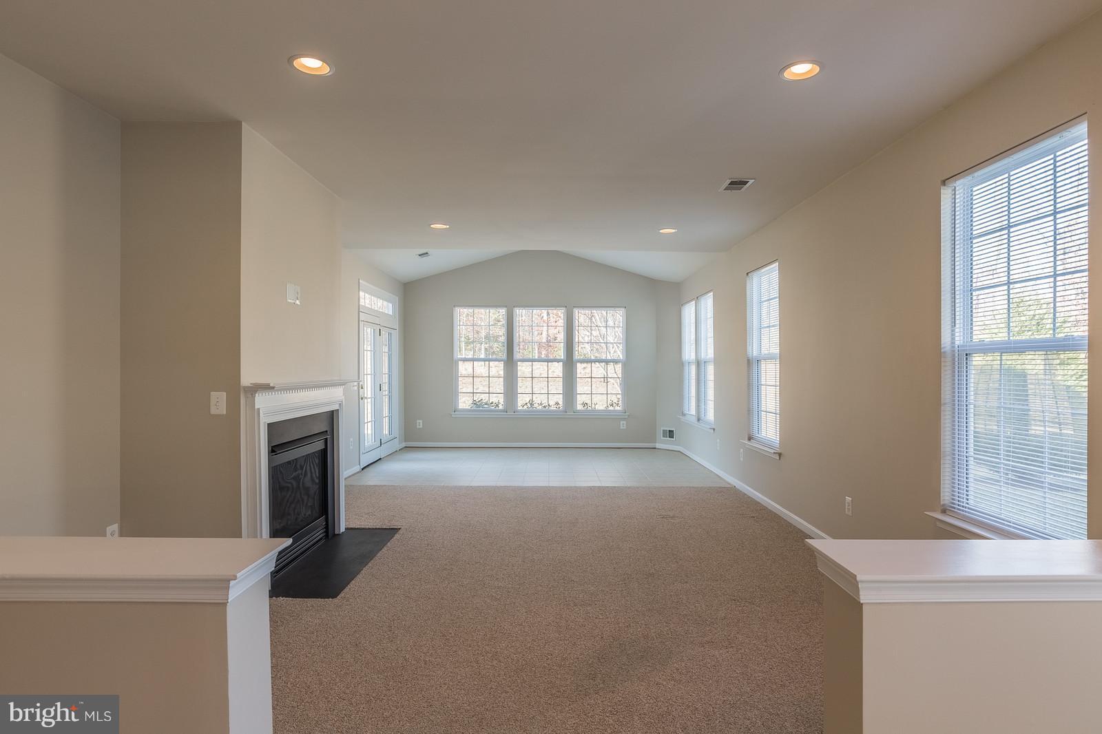 FOUR SEASONS - Residential