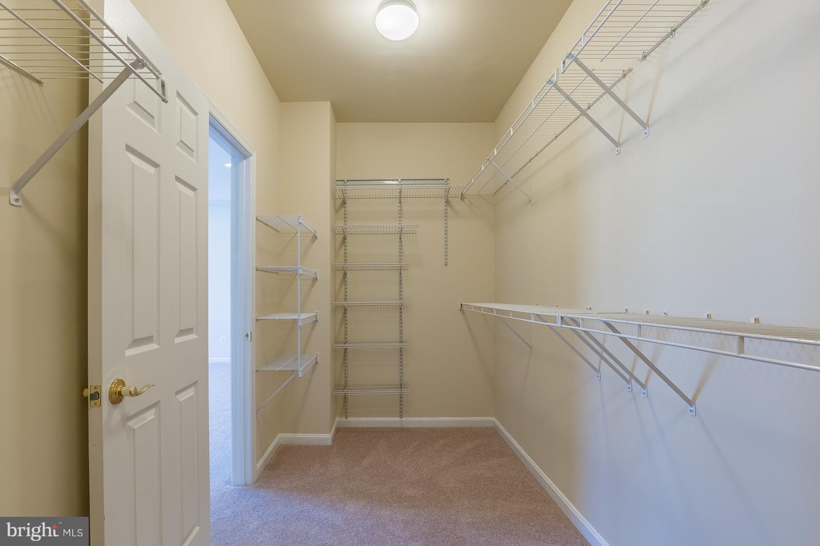 FOUR SEASONS - Residential