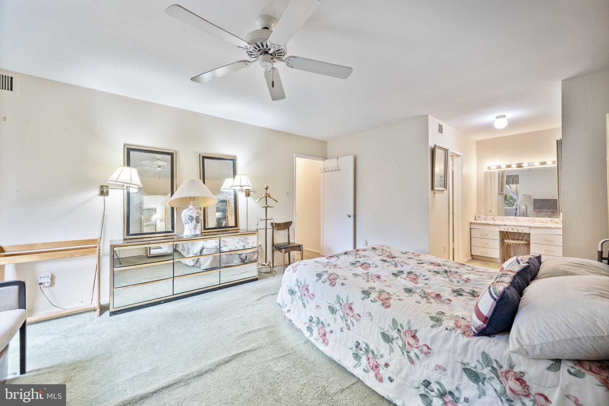 SUBURBAN OAKS - Residential