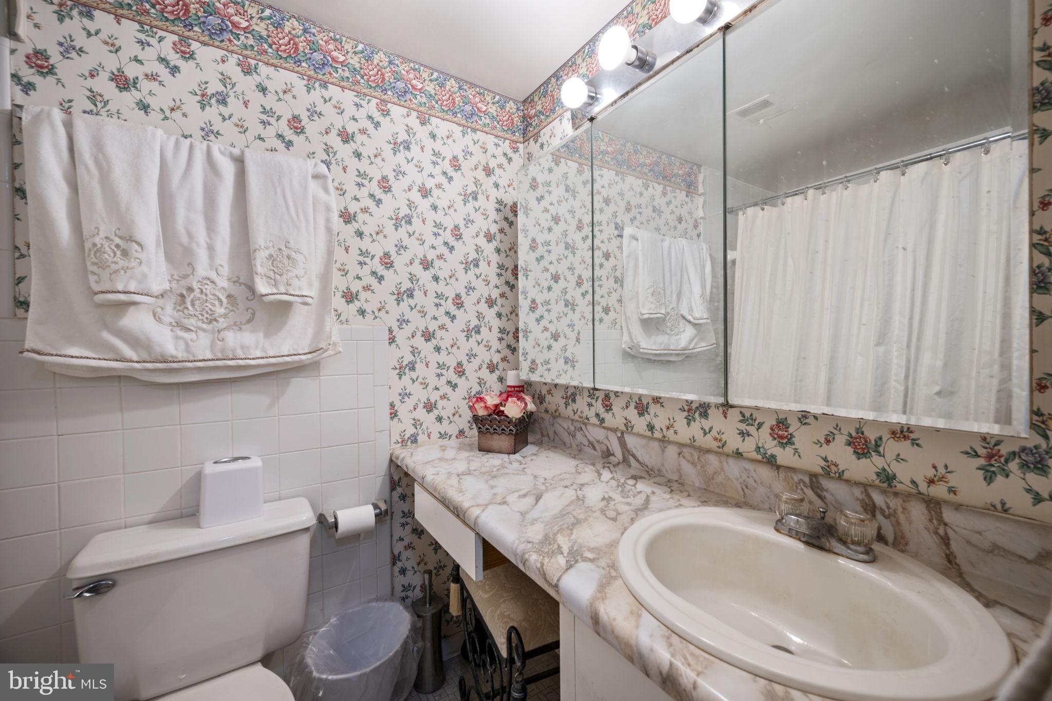 SUBURBAN OAKS - Residential