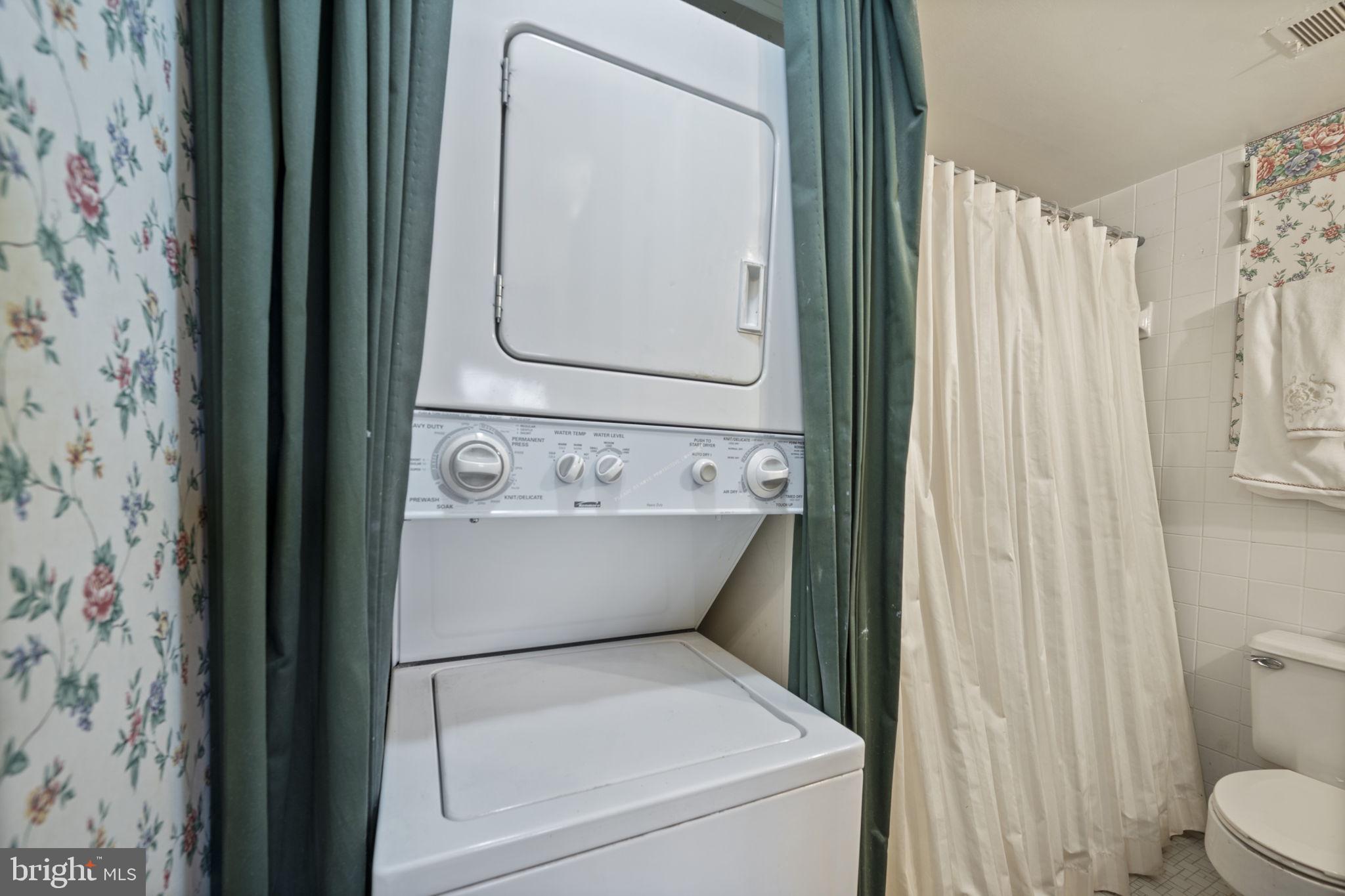 SUBURBAN OAKS - Residential