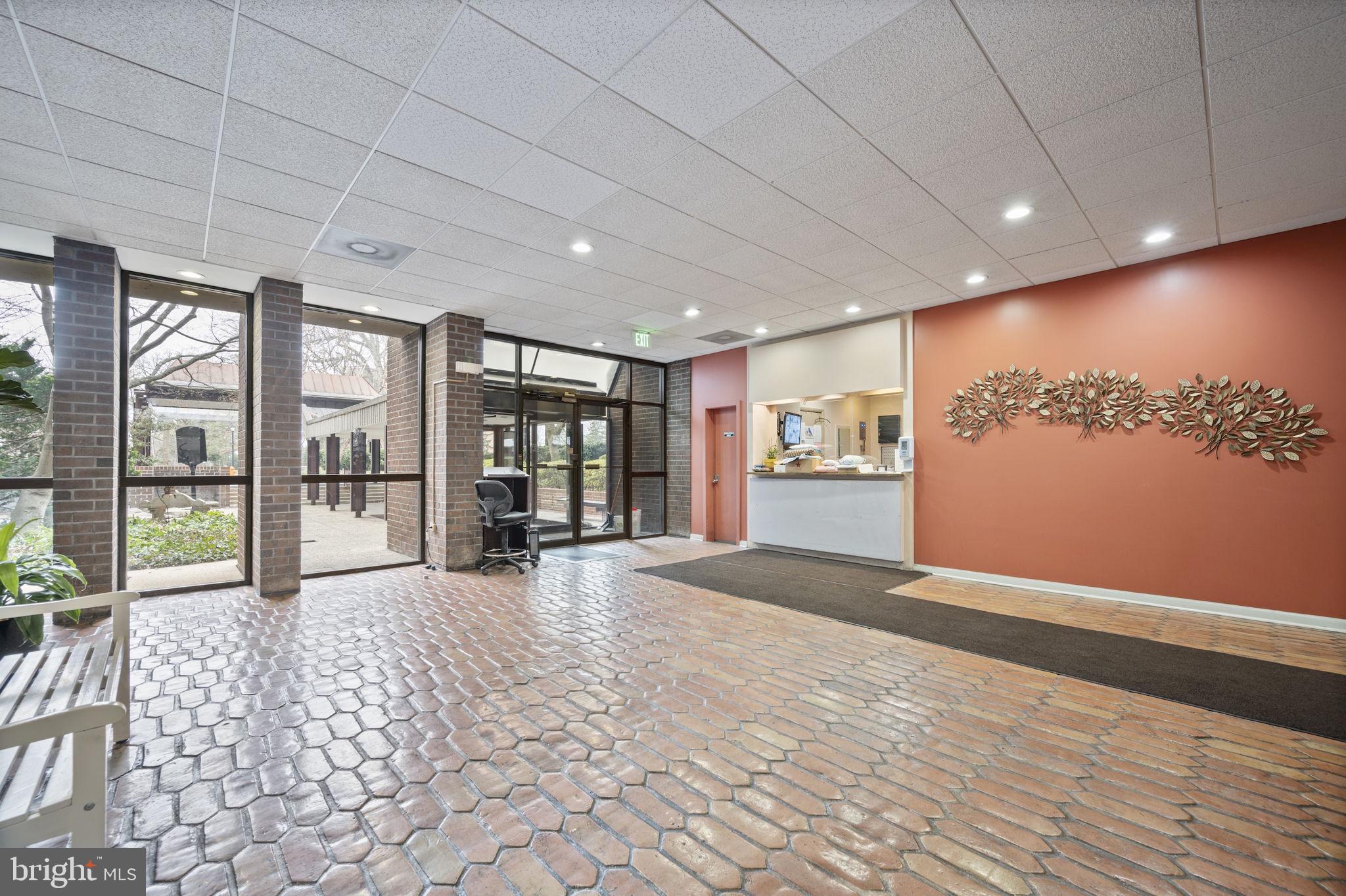 SUBURBAN OAKS - Residential