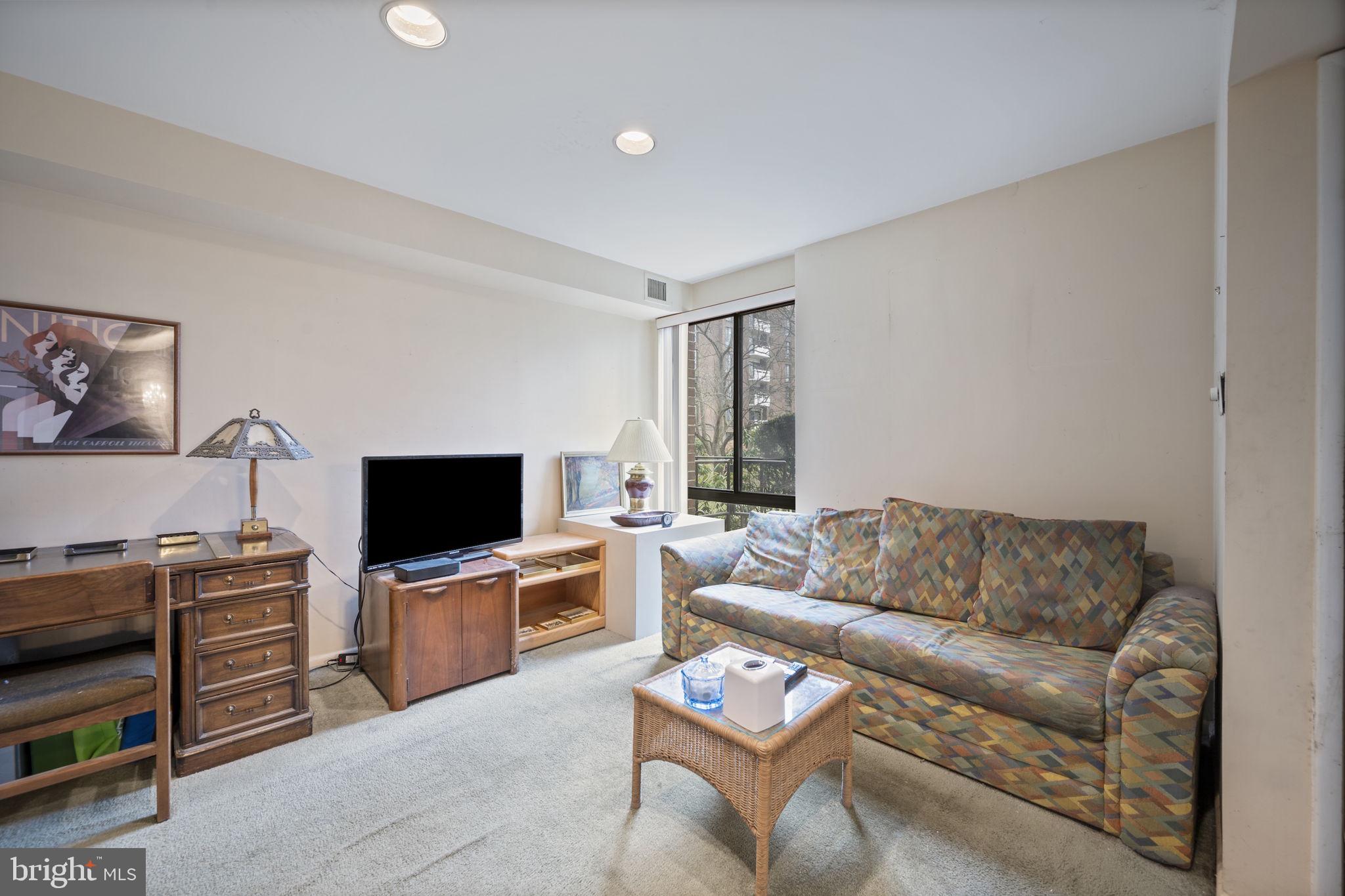 SUBURBAN OAKS - Residential