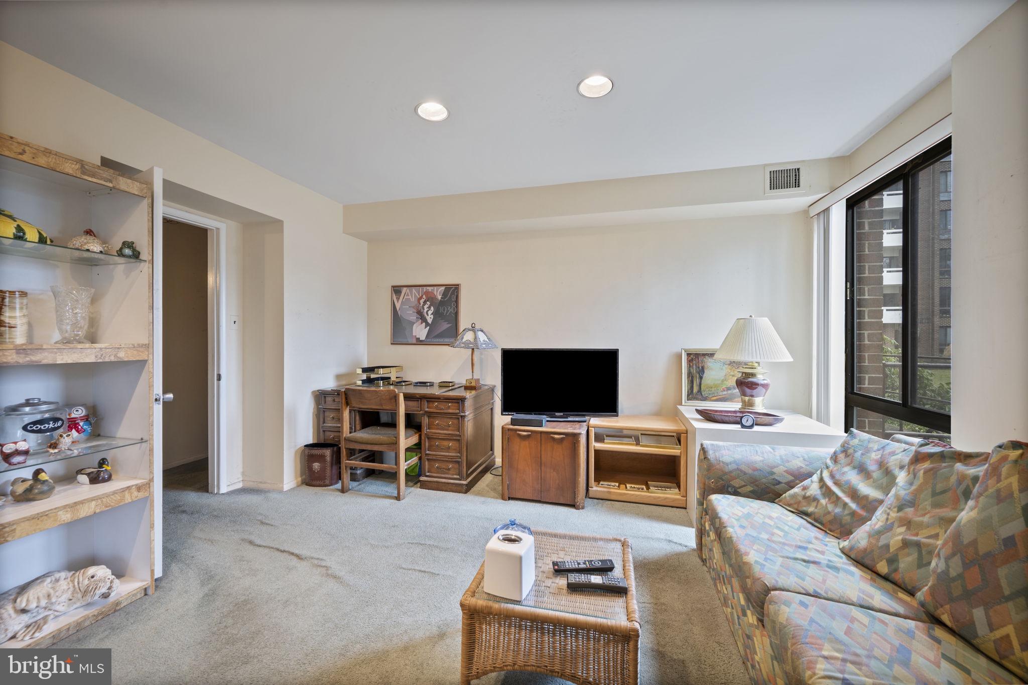 SUBURBAN OAKS - Residential