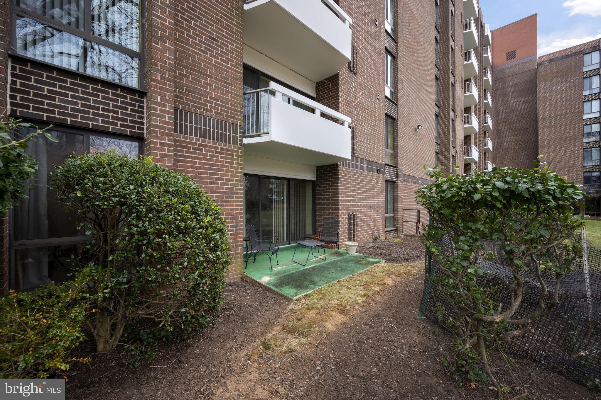 SUBURBAN OAKS - Residential