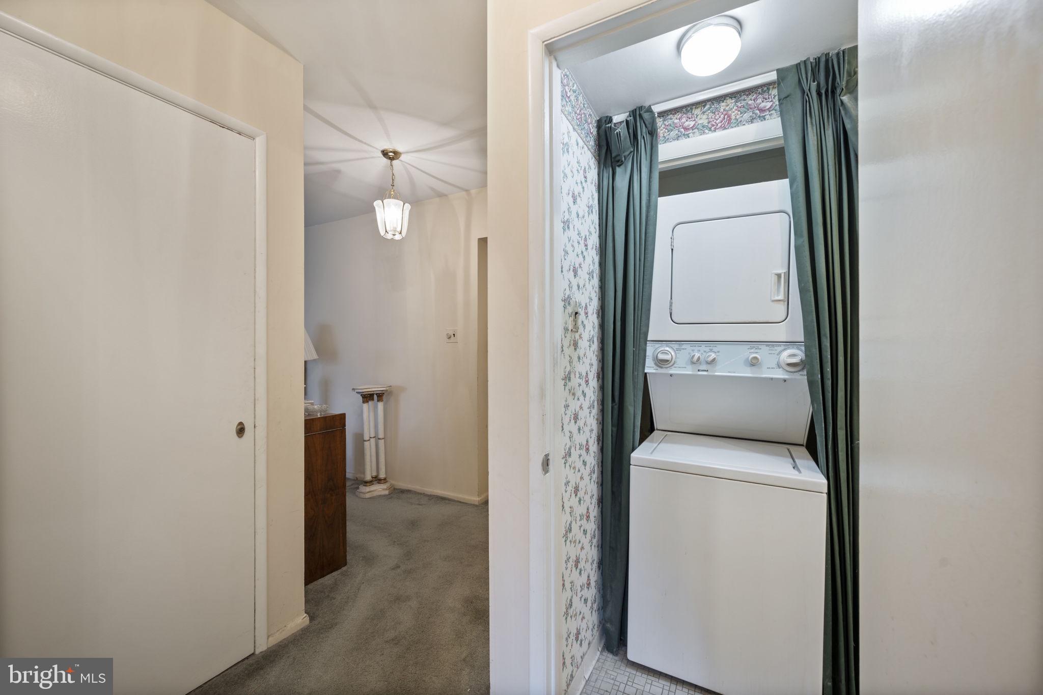 SUBURBAN OAKS - Residential