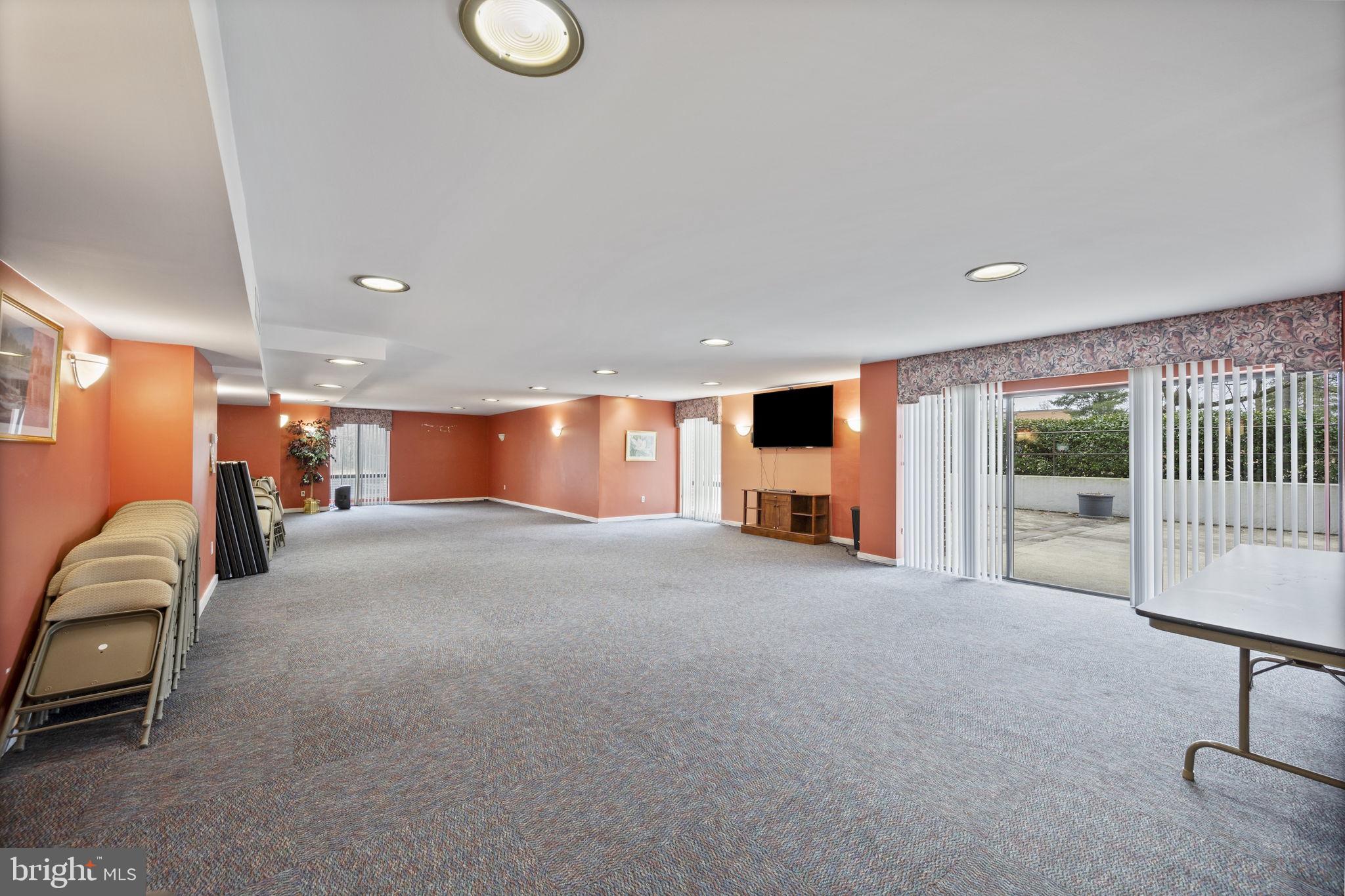 SUBURBAN OAKS - Residential