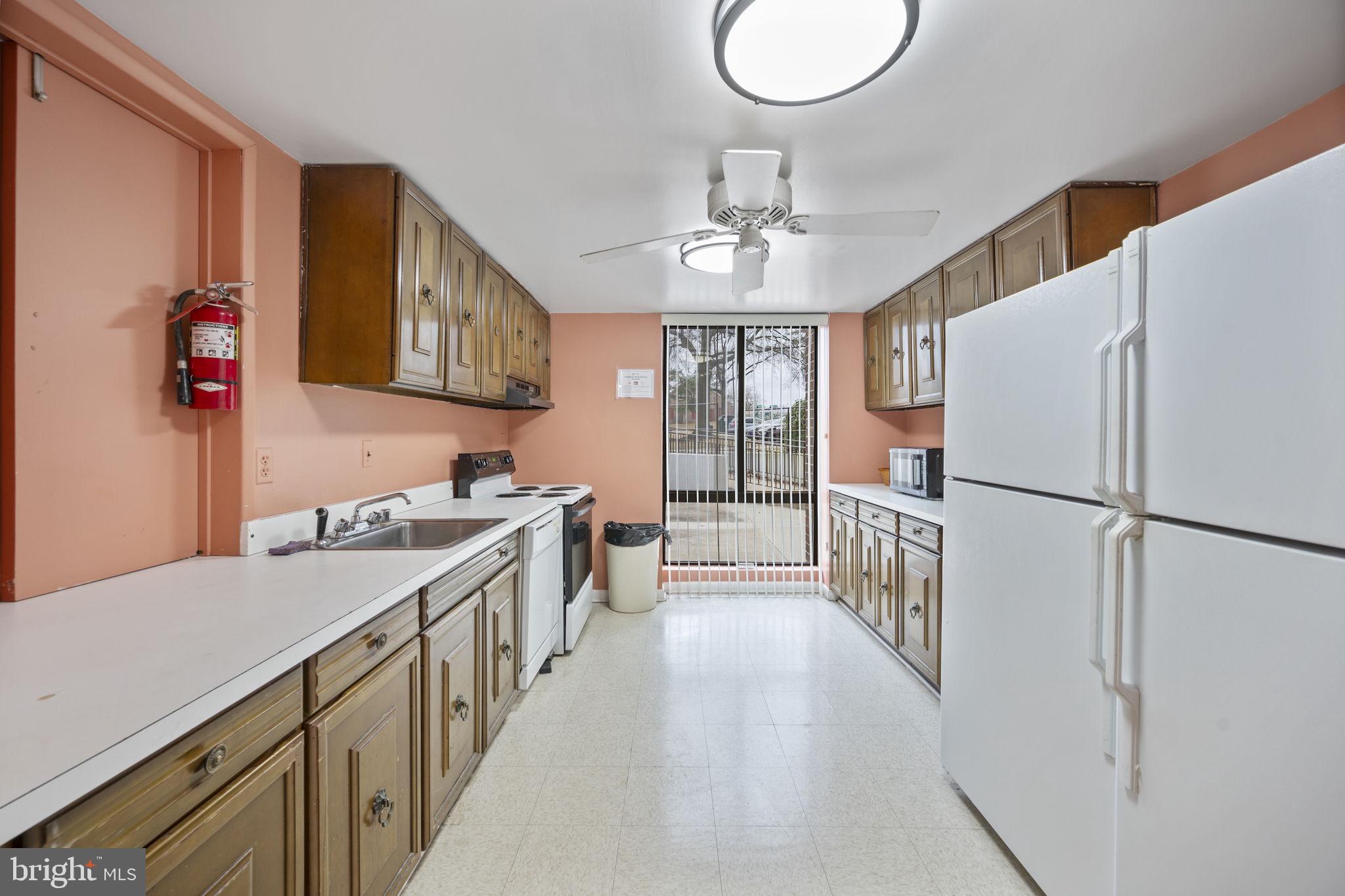 SUBURBAN OAKS - Residential