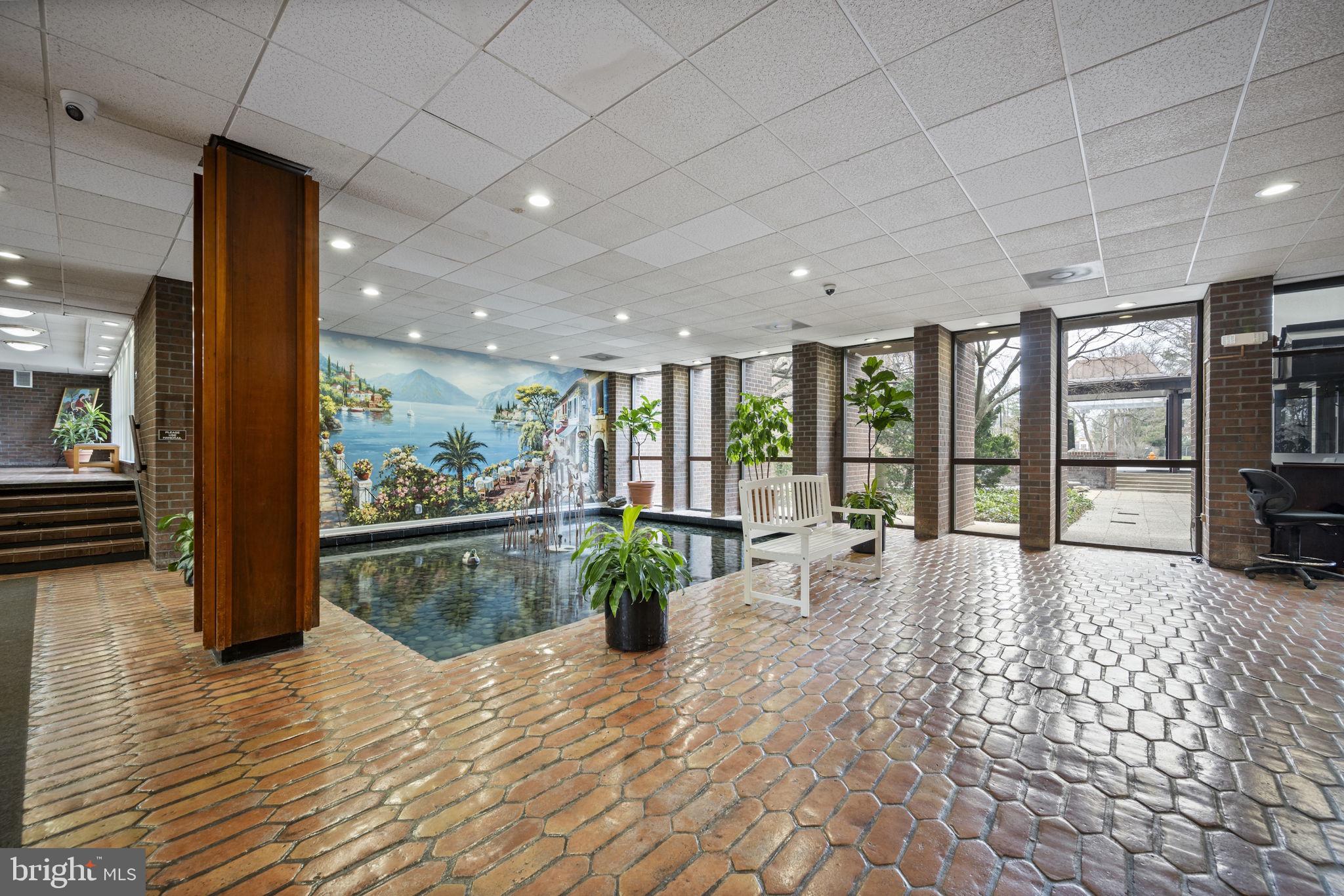 SUBURBAN OAKS - Residential