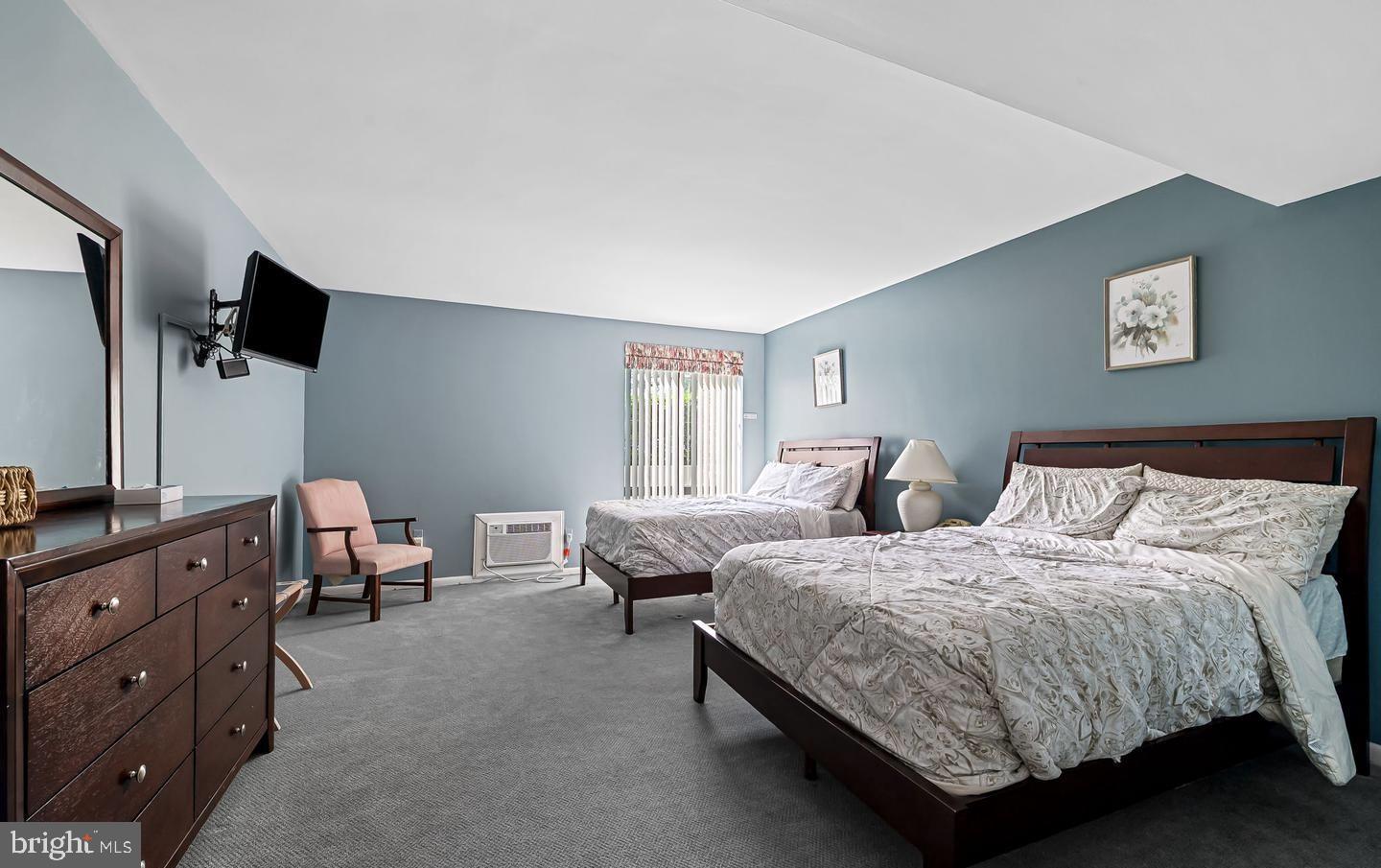 SUBURBAN OAKS - Residential