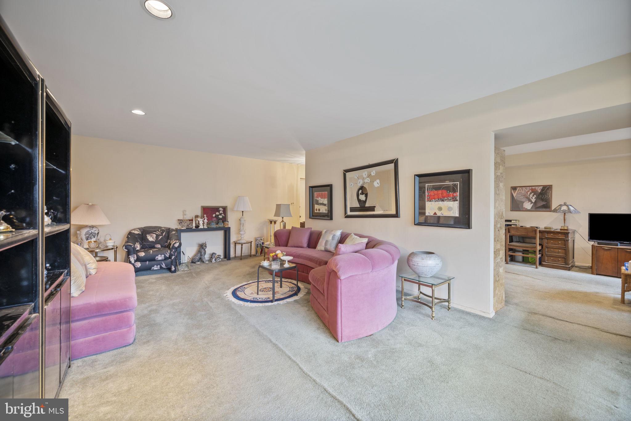 SUBURBAN OAKS - Residential