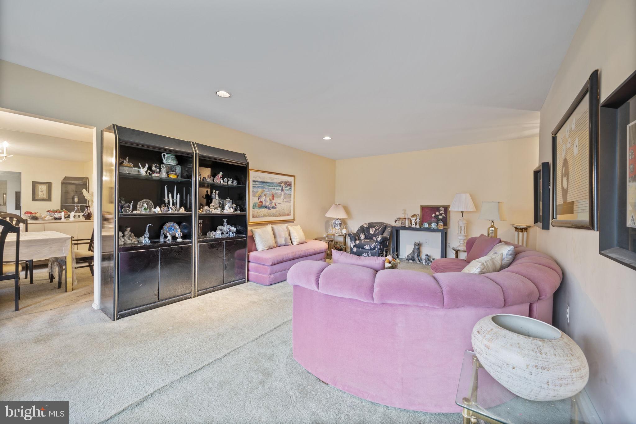 SUBURBAN OAKS - Residential