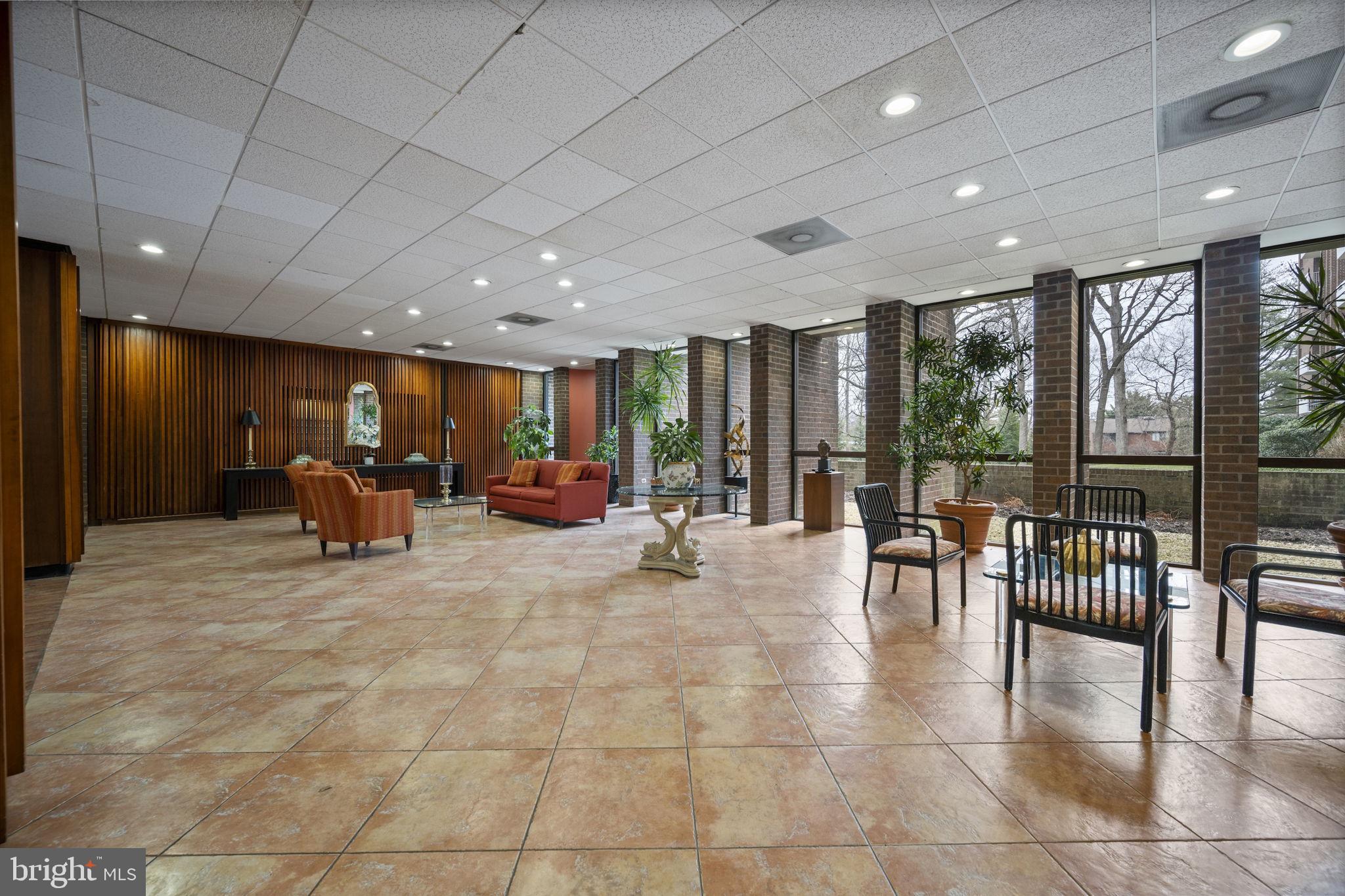 SUBURBAN OAKS - Residential