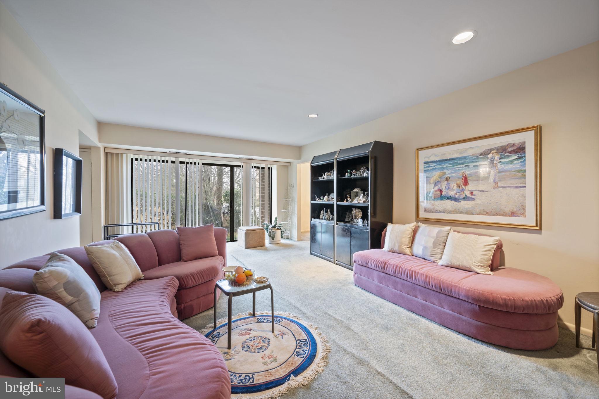 SUBURBAN OAKS - Residential