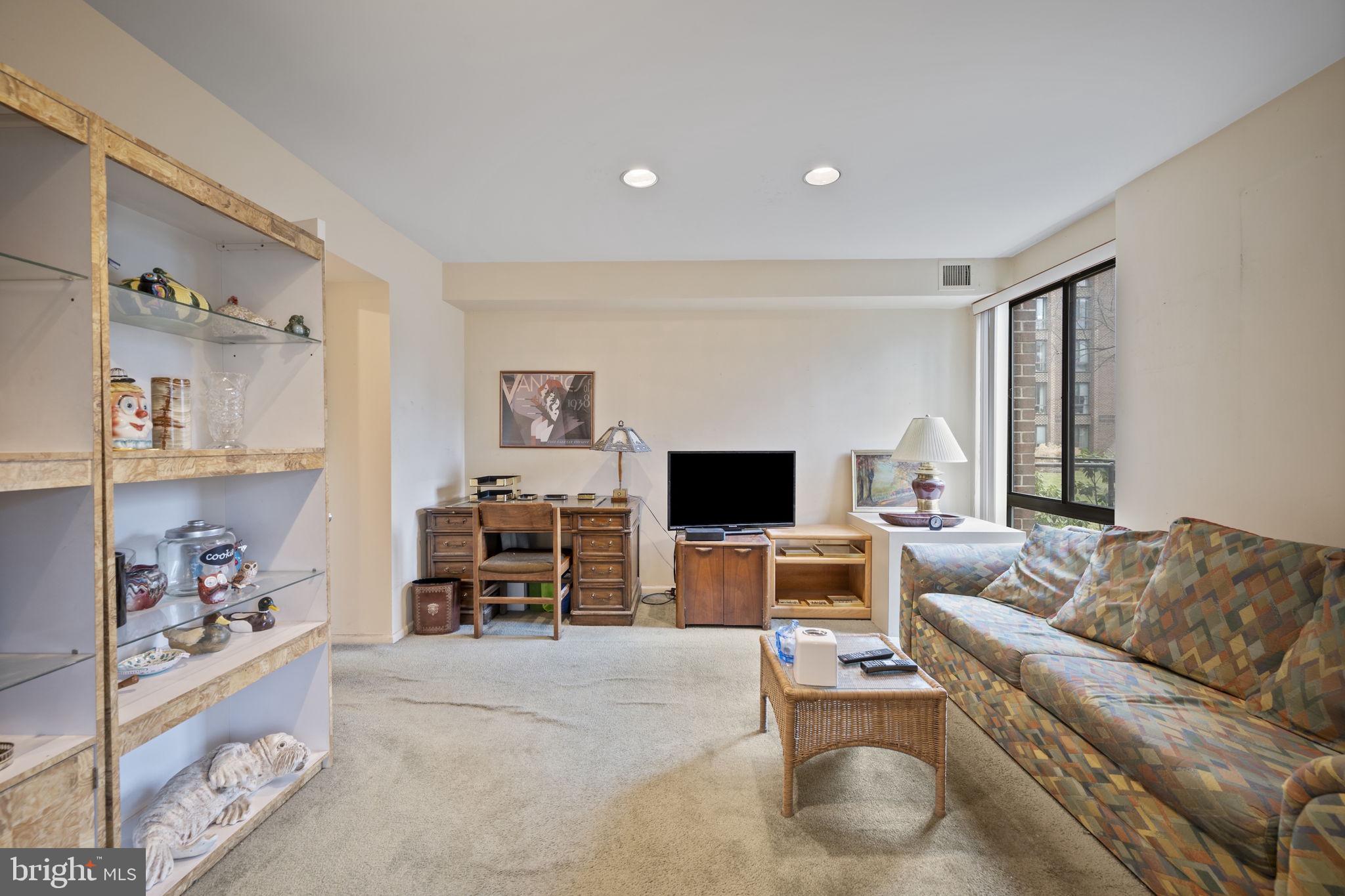 SUBURBAN OAKS - Residential