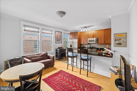 MLS: DCDC2193850