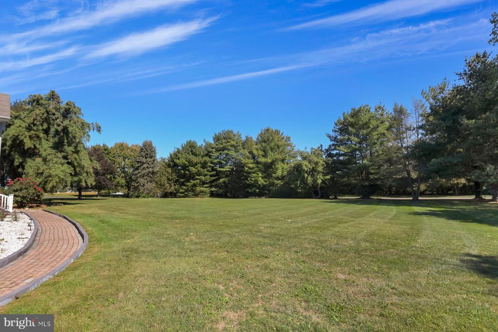 Photo of 467 Gordon Rd, ROBBINSVILLE, NJ 08691 (MLS # NJME2065466)