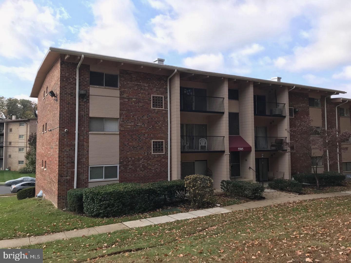 Nice and upgraded unit, $1200 including water, gas and heat