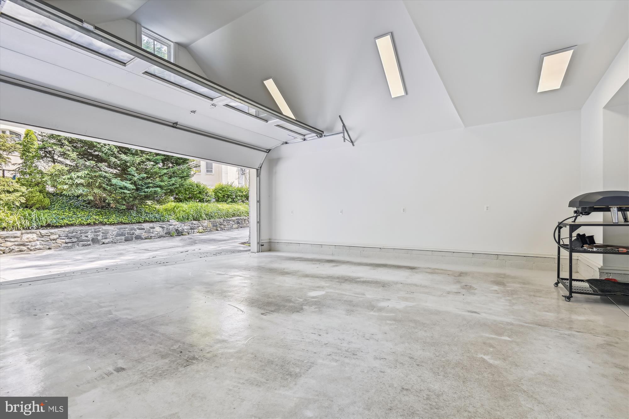 ROLAND PARK - Residential