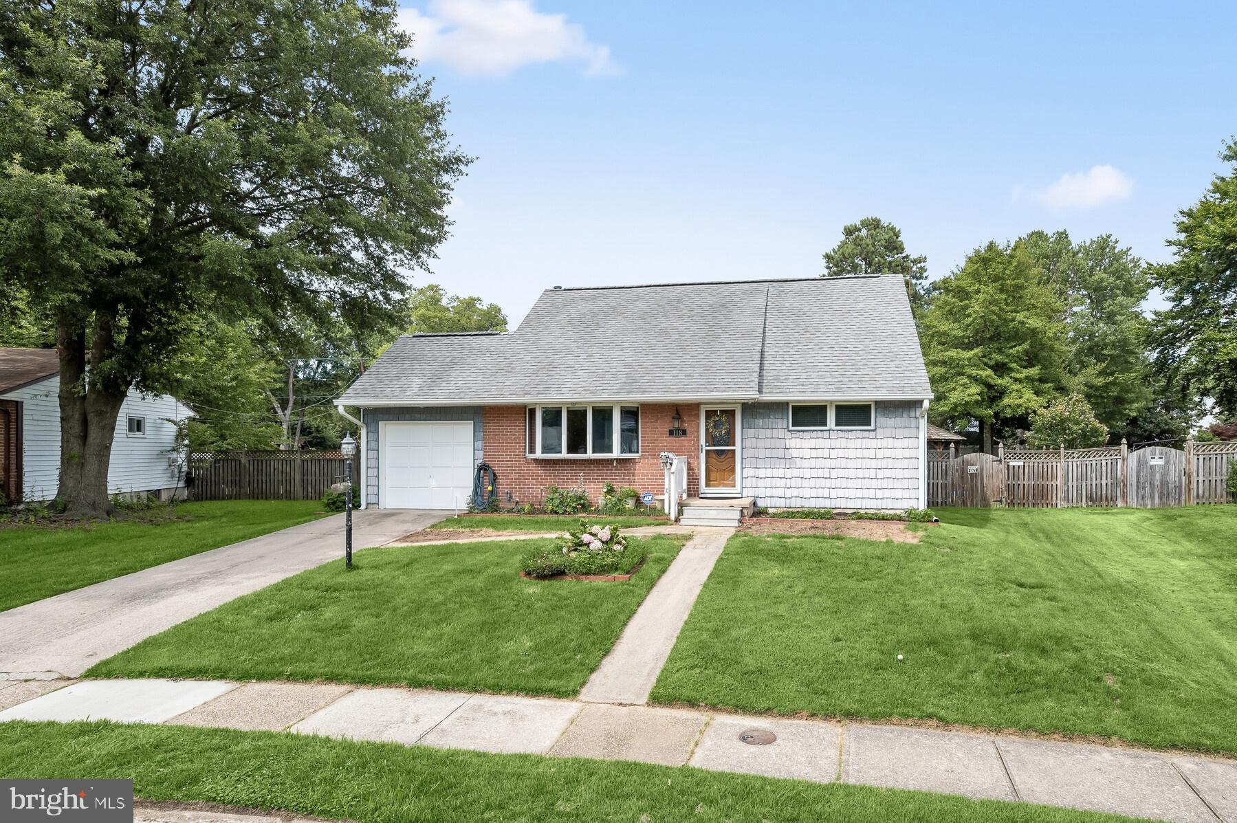 COUNTRY CLUB ESTATES - Residential