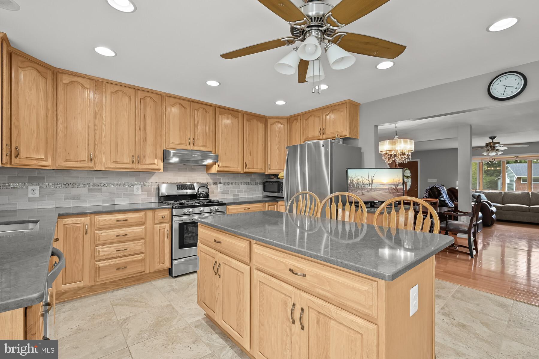 COUNTRY CLUB ESTATES - Residential