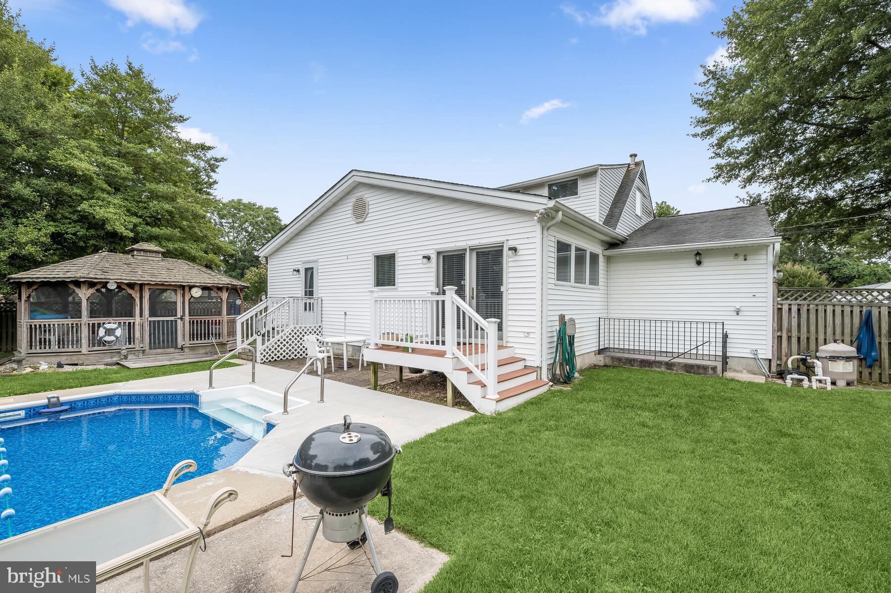 COUNTRY CLUB ESTATES - Residential