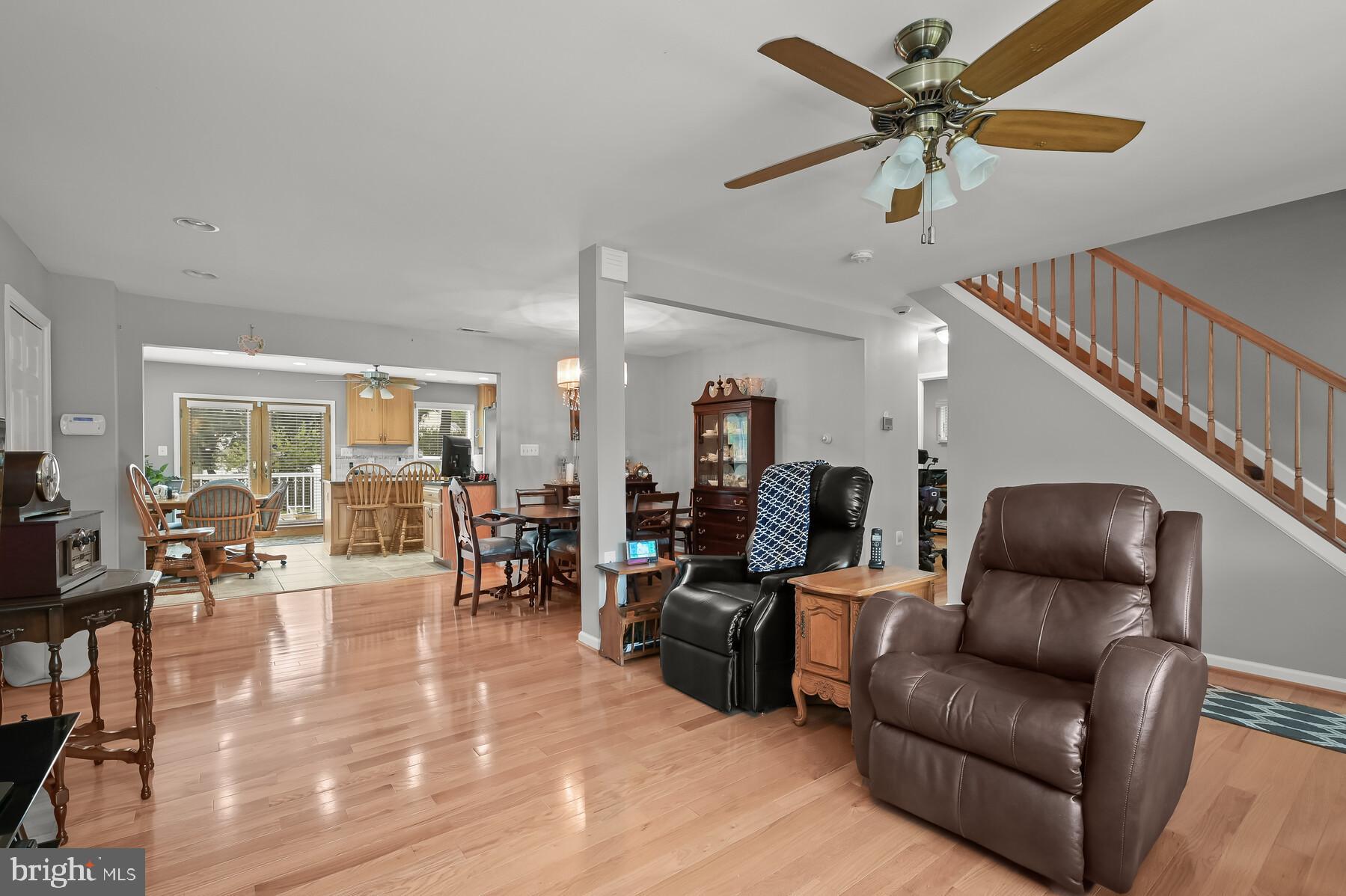 COUNTRY CLUB ESTATES - Residential