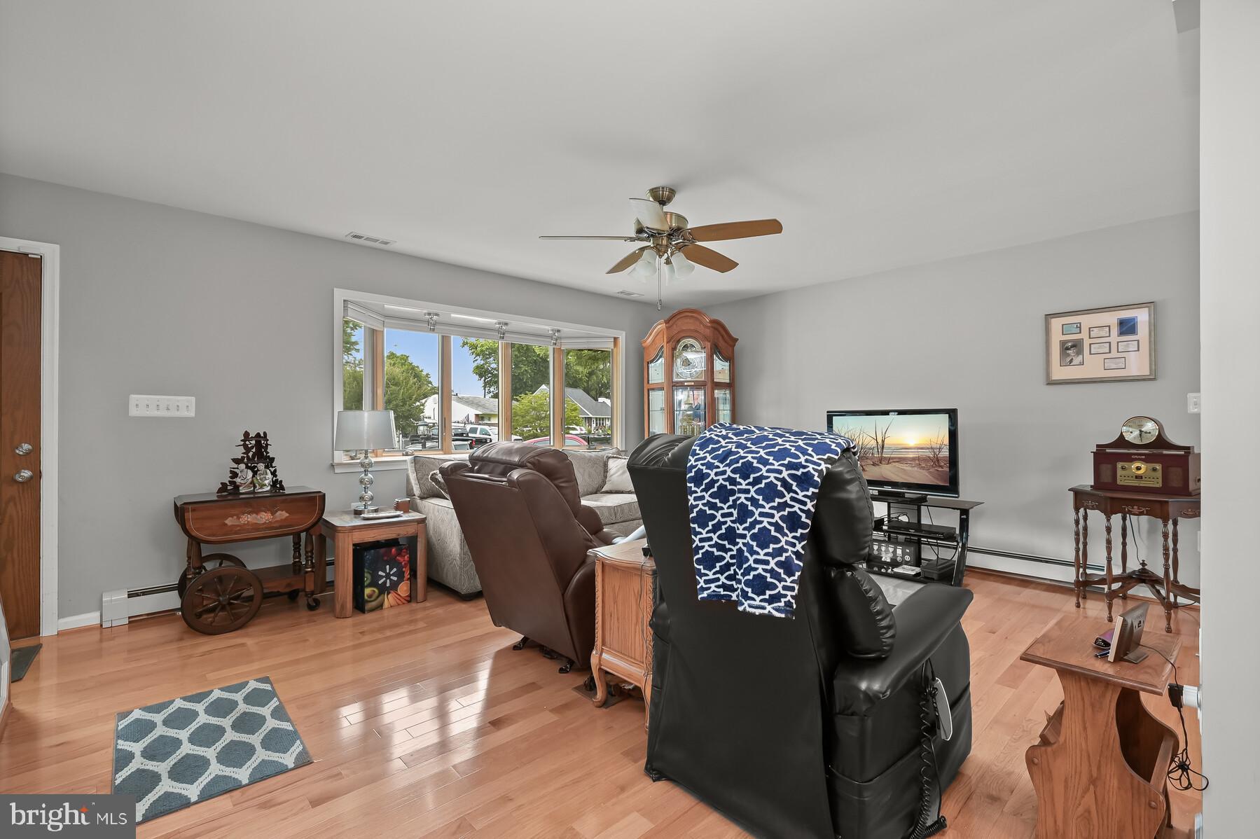 COUNTRY CLUB ESTATES - Residential