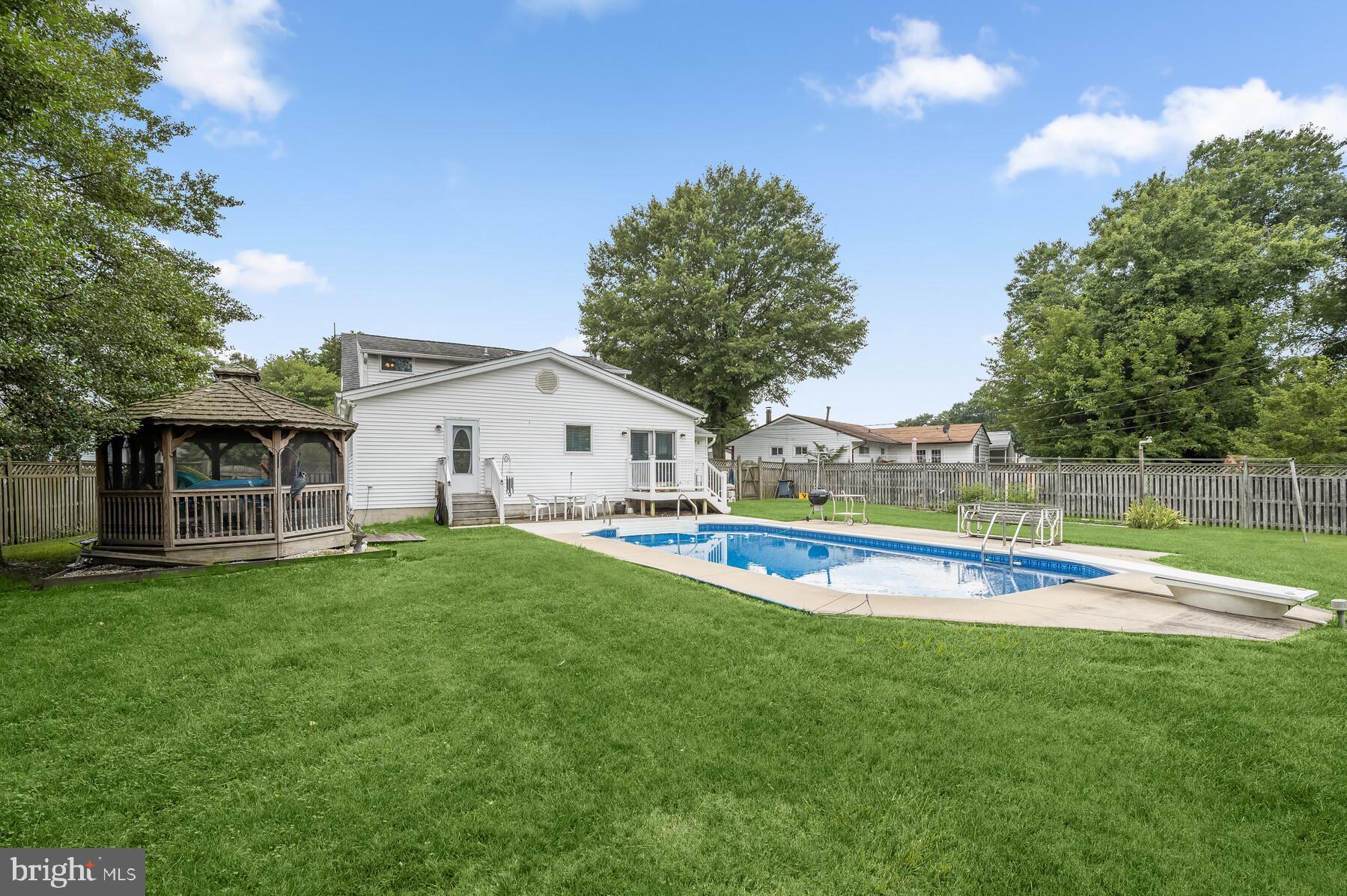 COUNTRY CLUB ESTATES - Residential