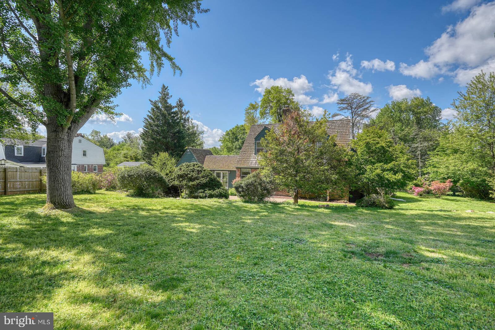 WILLIAMSBURG VILLAGE - Residential