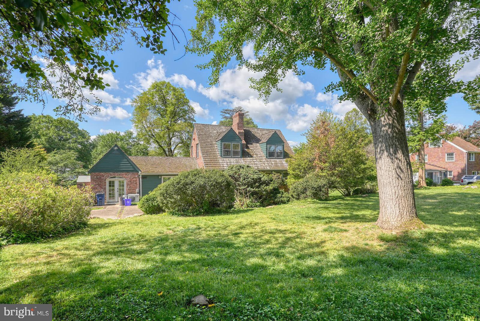 WILLIAMSBURG VILLAGE - Residential
