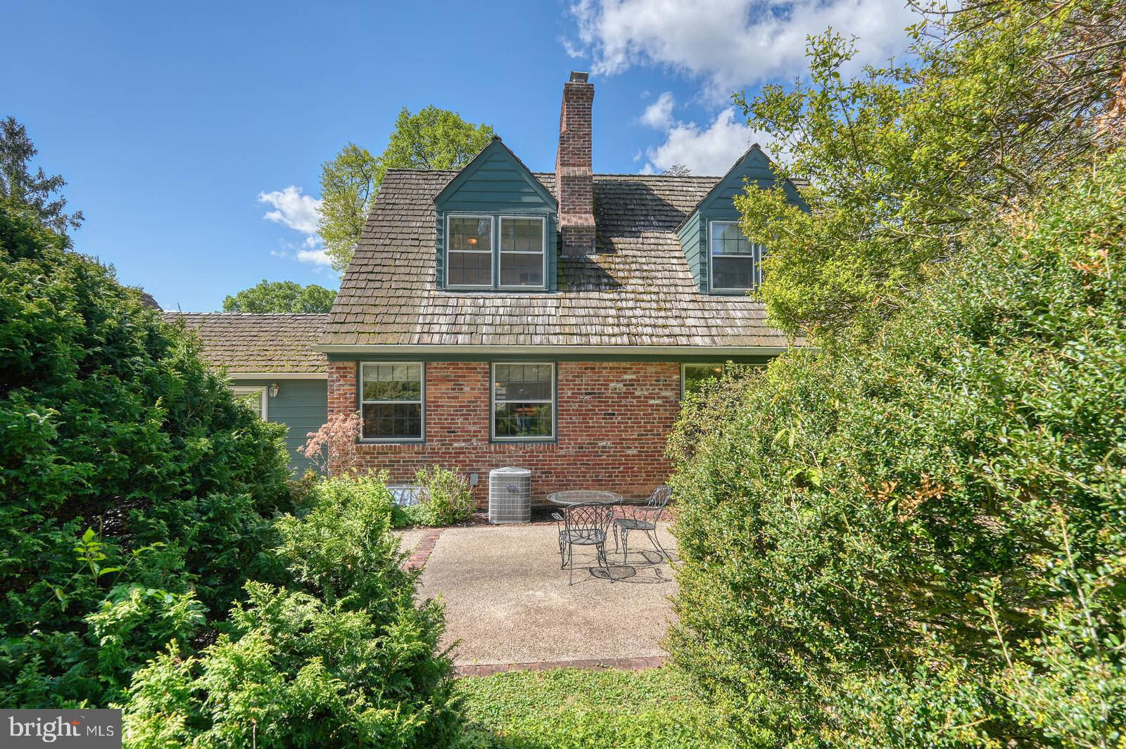 WILLIAMSBURG VILLAGE - Residential