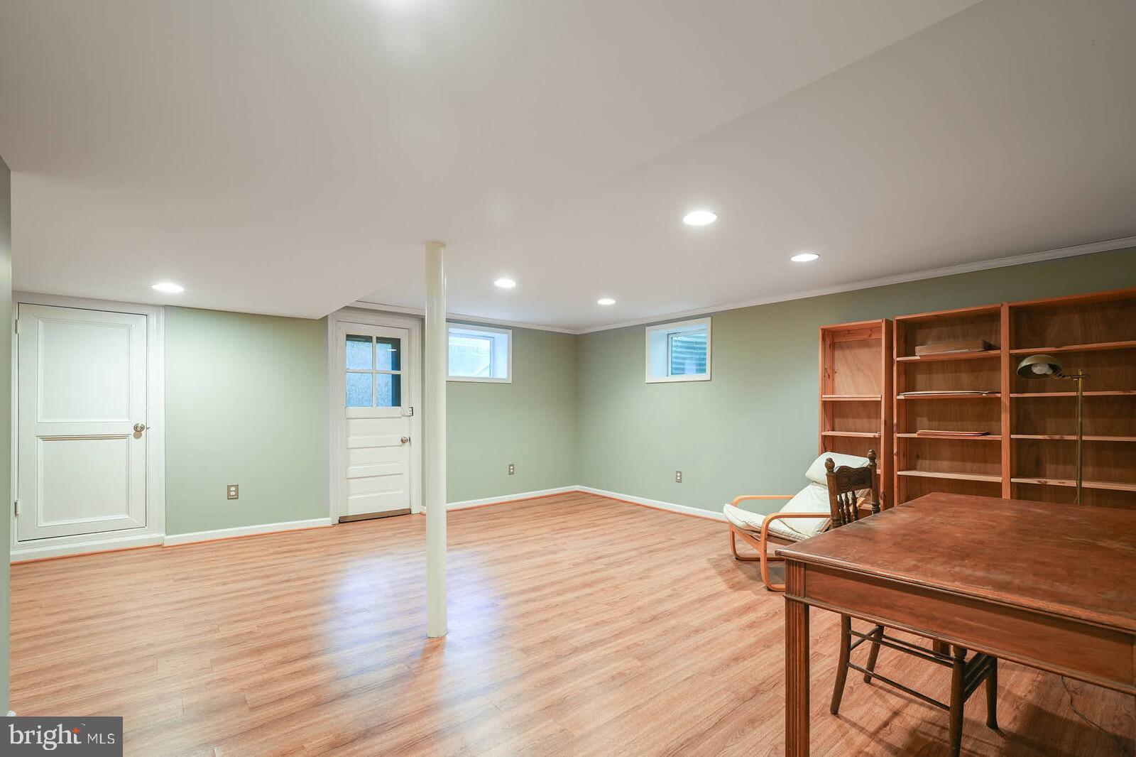 WILLIAMSBURG VILLAGE - Residential