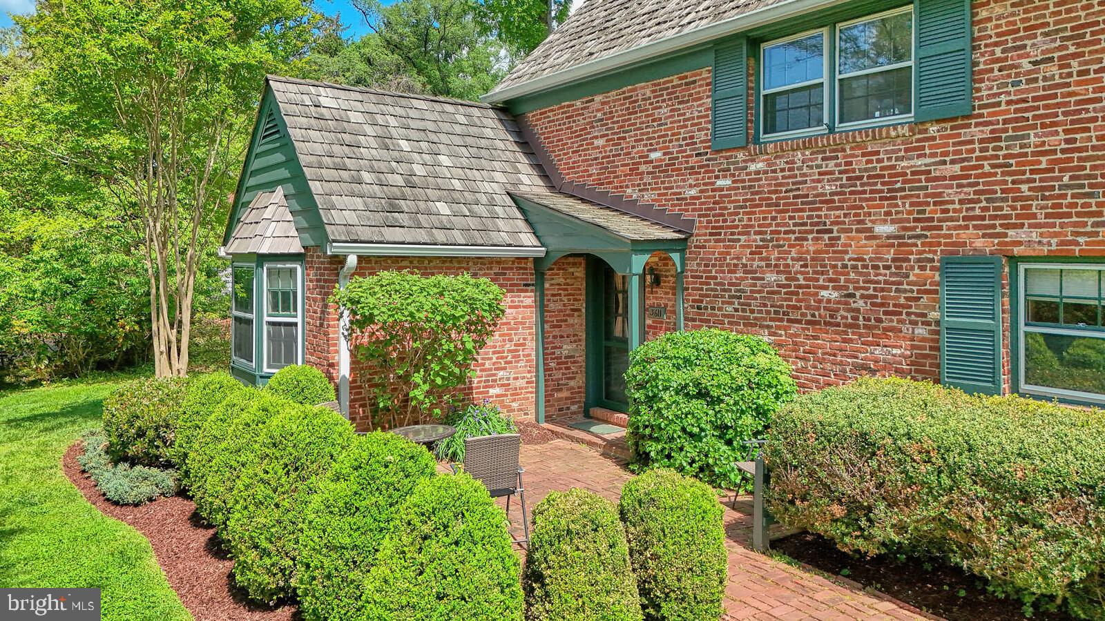WILLIAMSBURG VILLAGE - Residential