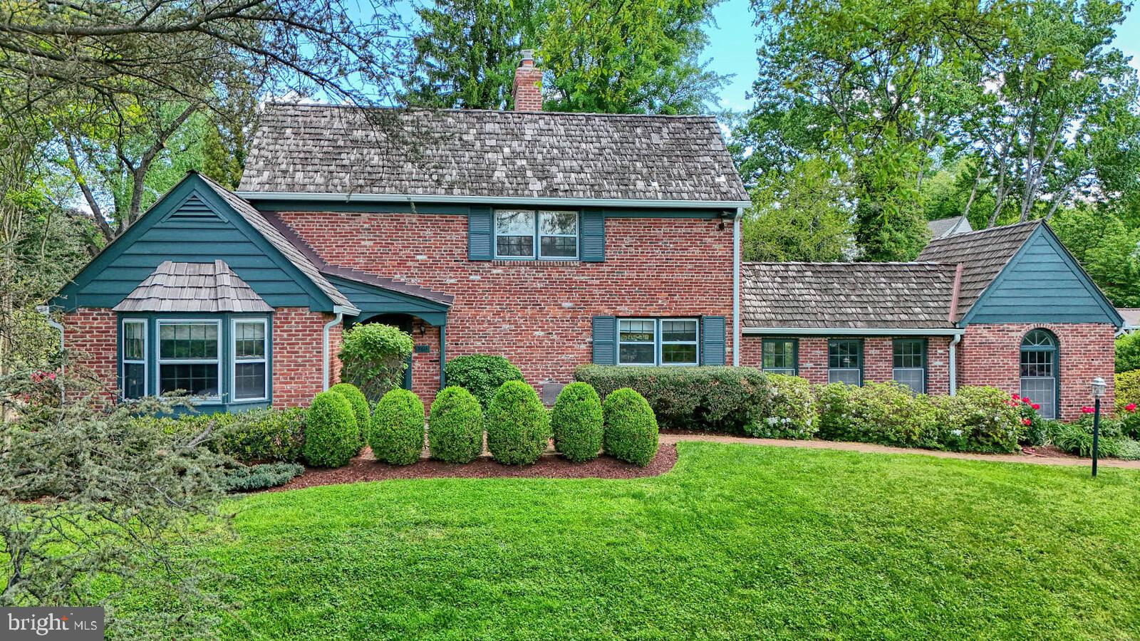 WILLIAMSBURG VILLAGE - Residential