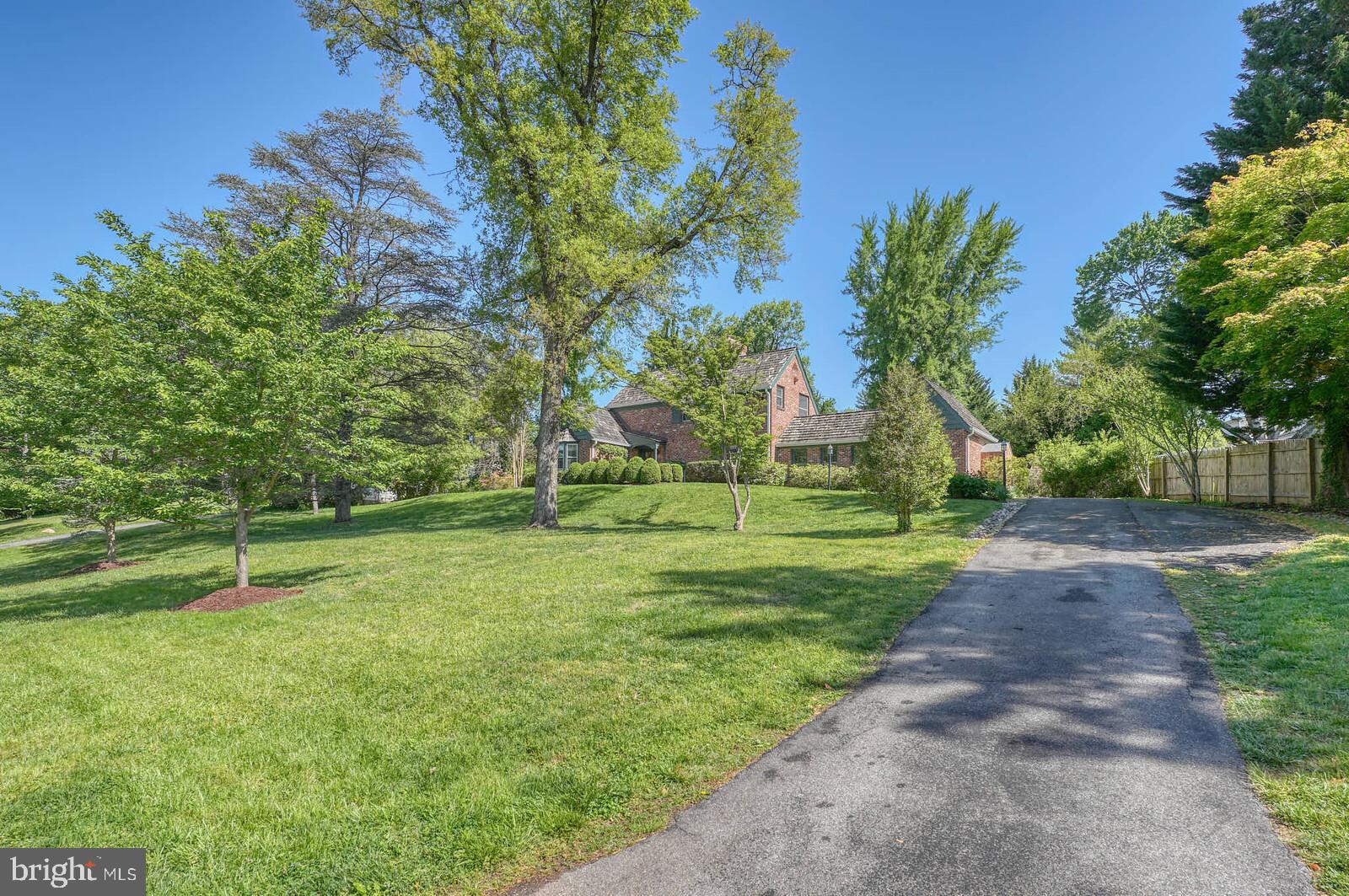 WILLIAMSBURG VILLAGE - Residential