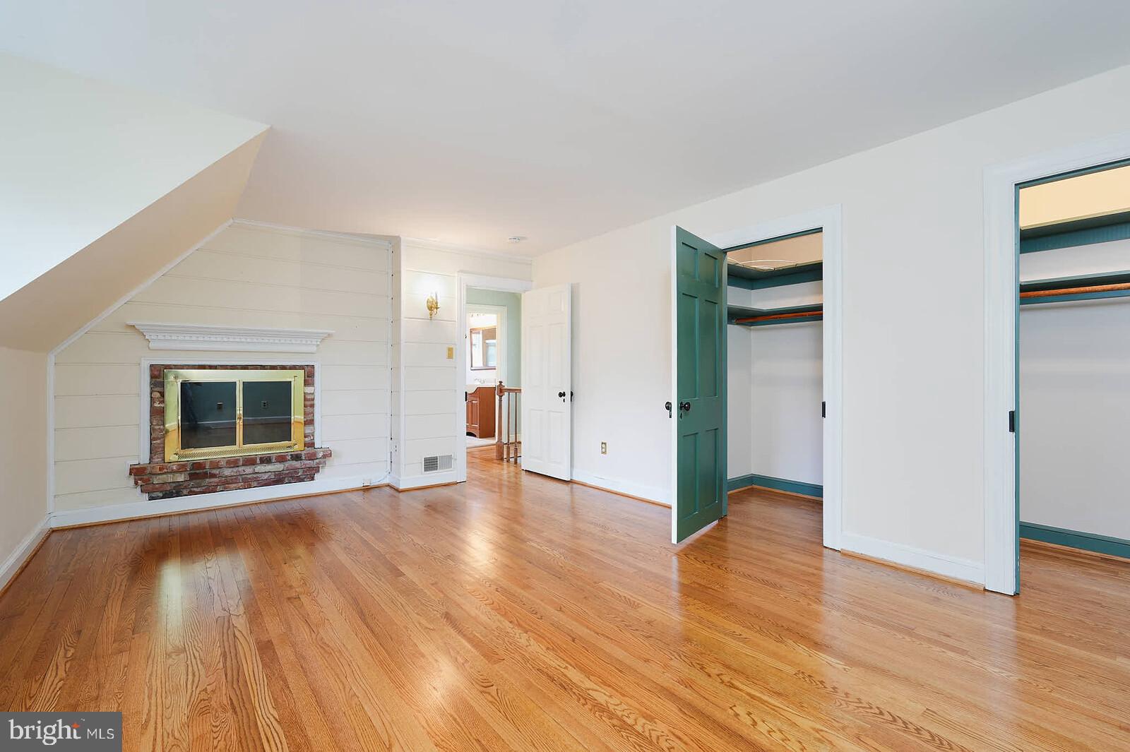 WILLIAMSBURG VILLAGE - Residential