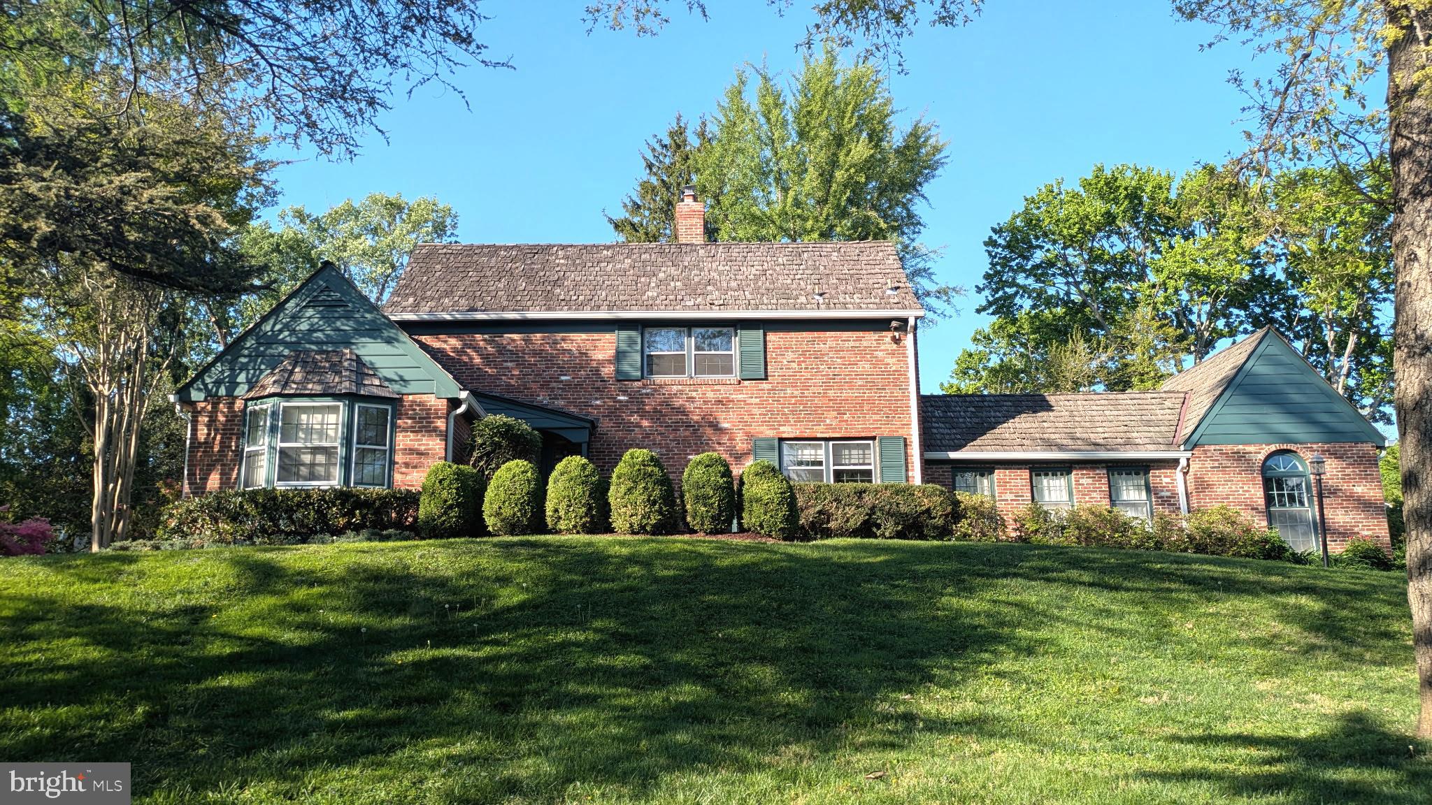 WILLIAMSBURG VILLAGE - Residential